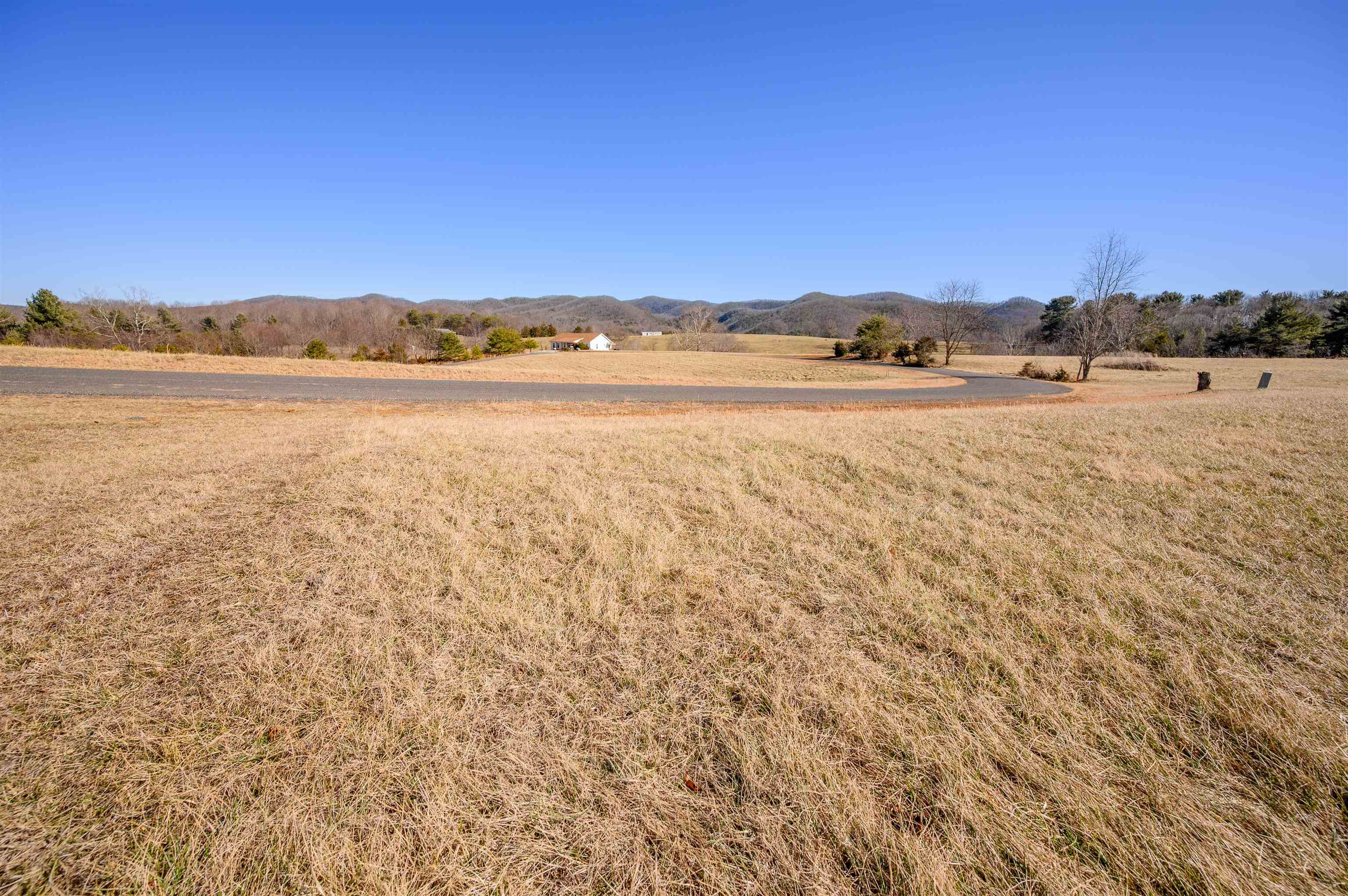 4272 Pleasure View Drive Hiwassee VA 24347