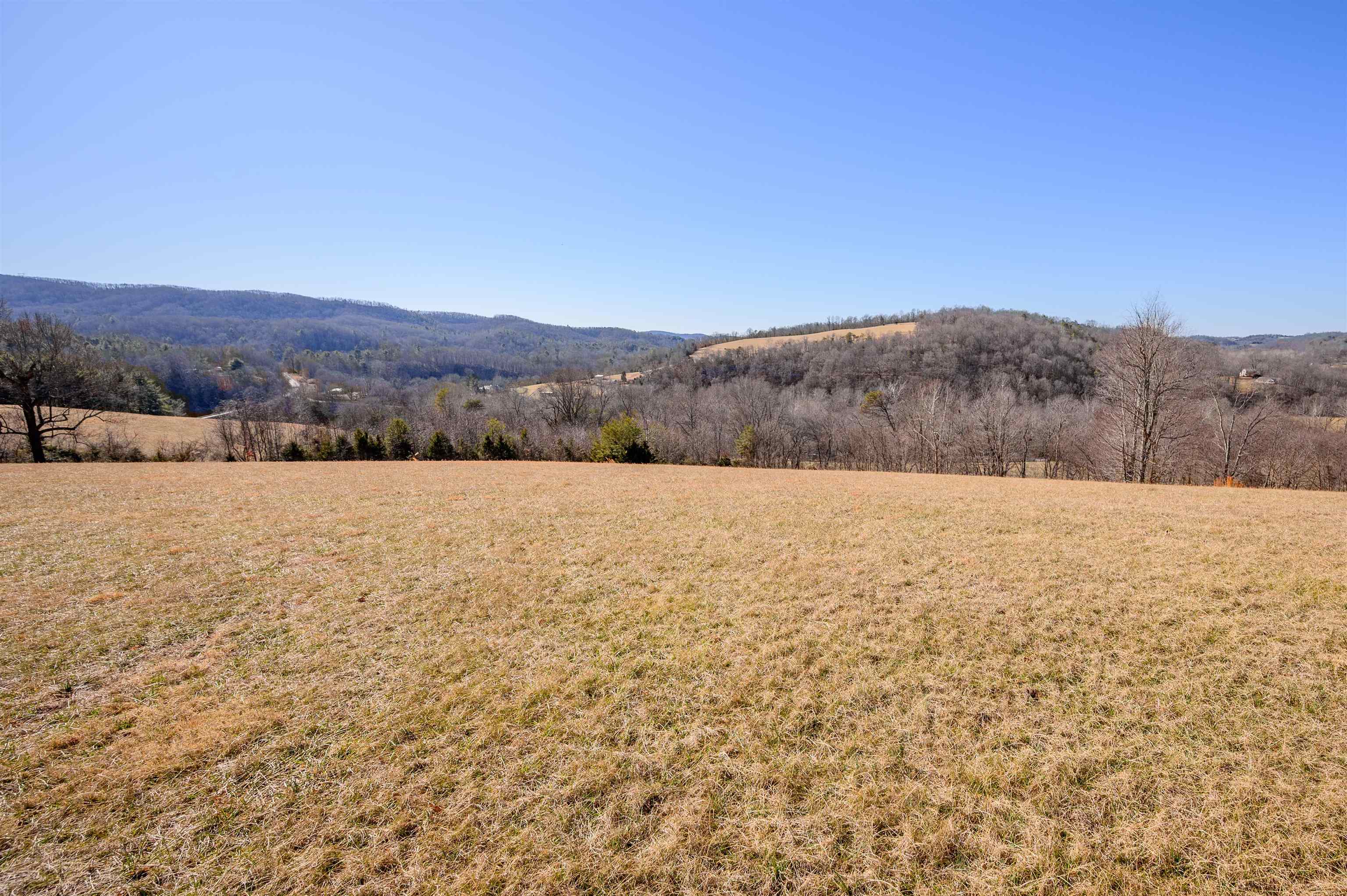 4272 Pleasure View Drive Hiwassee VA 24347