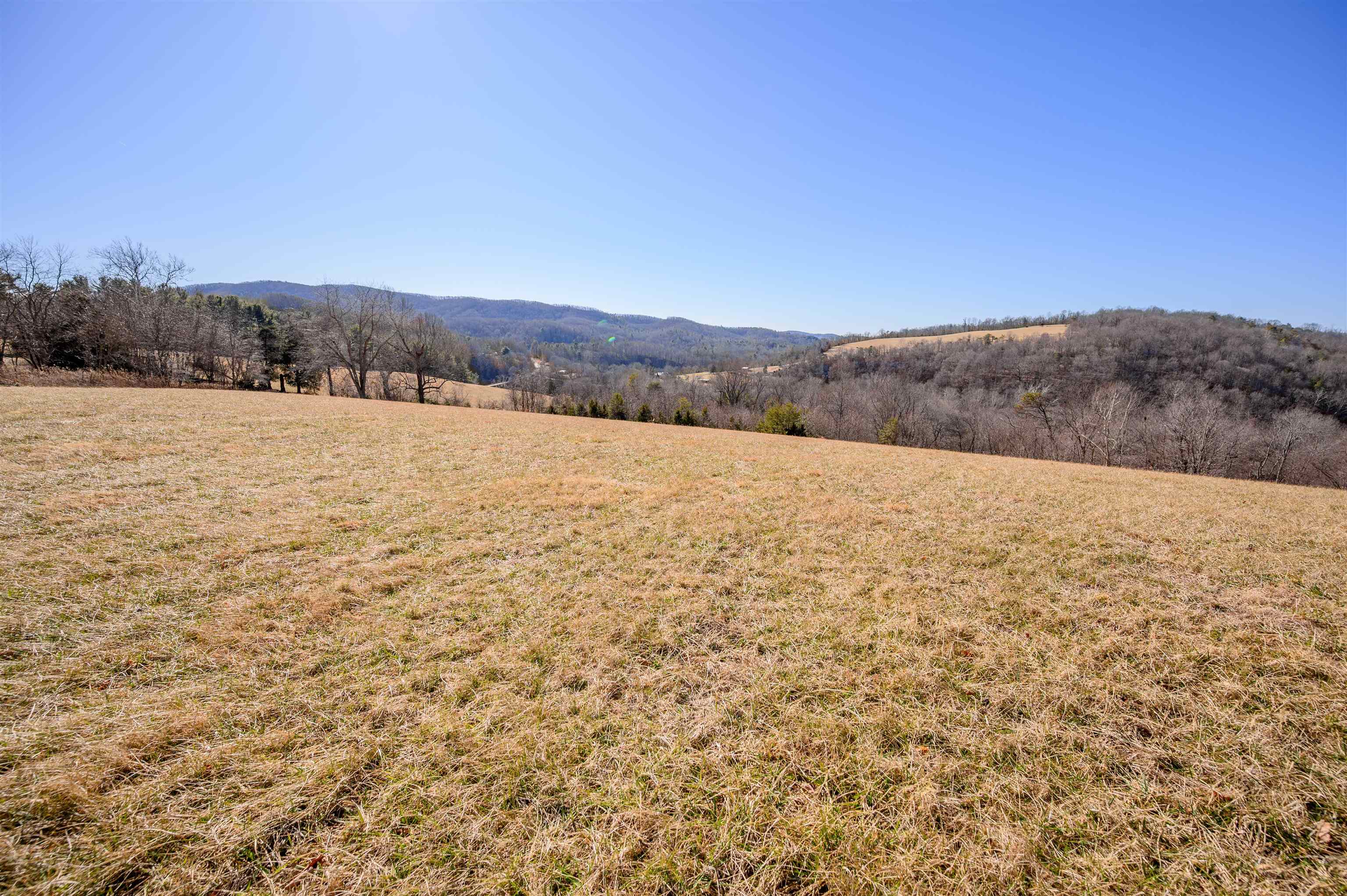 4272 Pleasure View Drive Hiwassee VA 24347