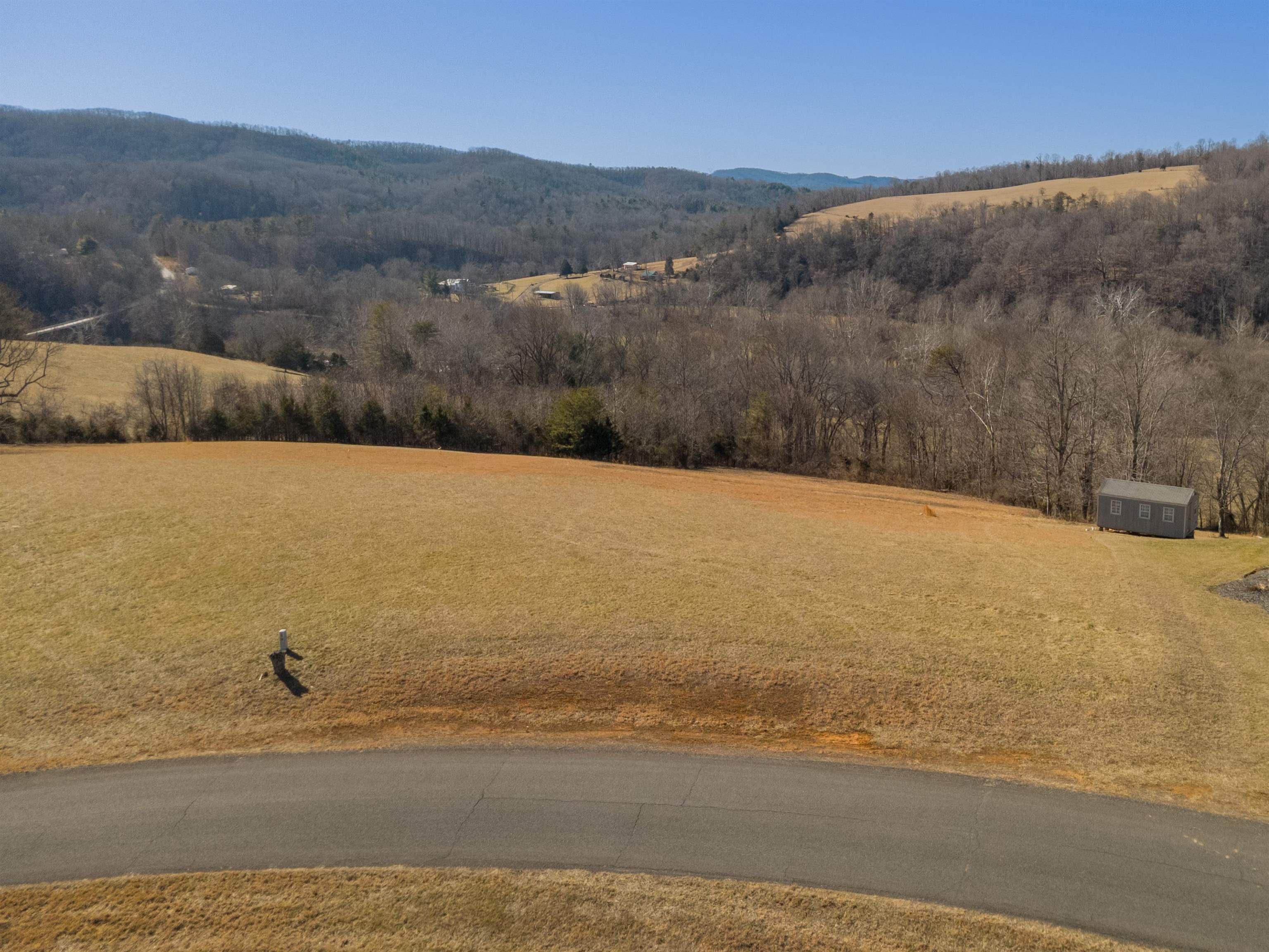 4272 Pleasure View Drive Hiwassee VA 24347