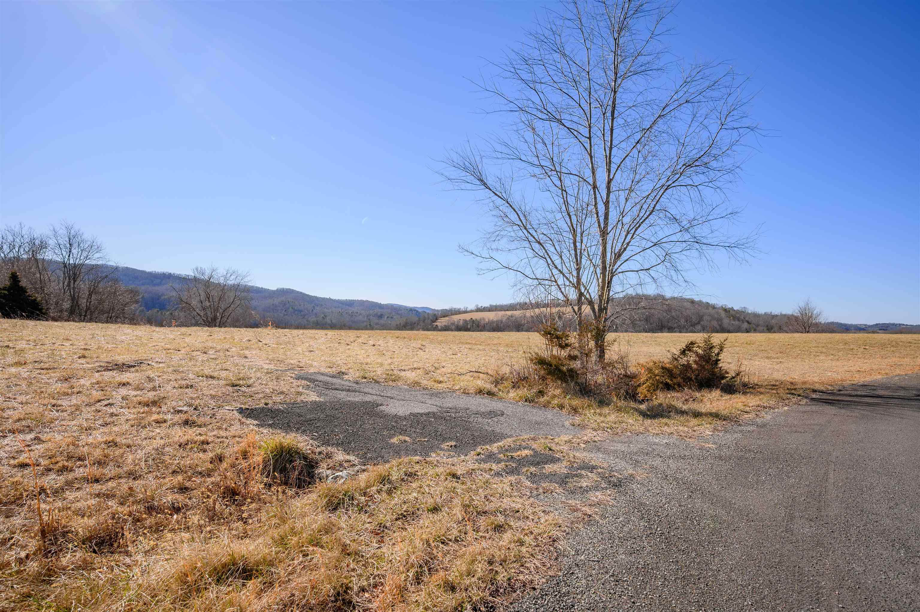 4272 Pleasure View Drive Hiwassee VA 24347