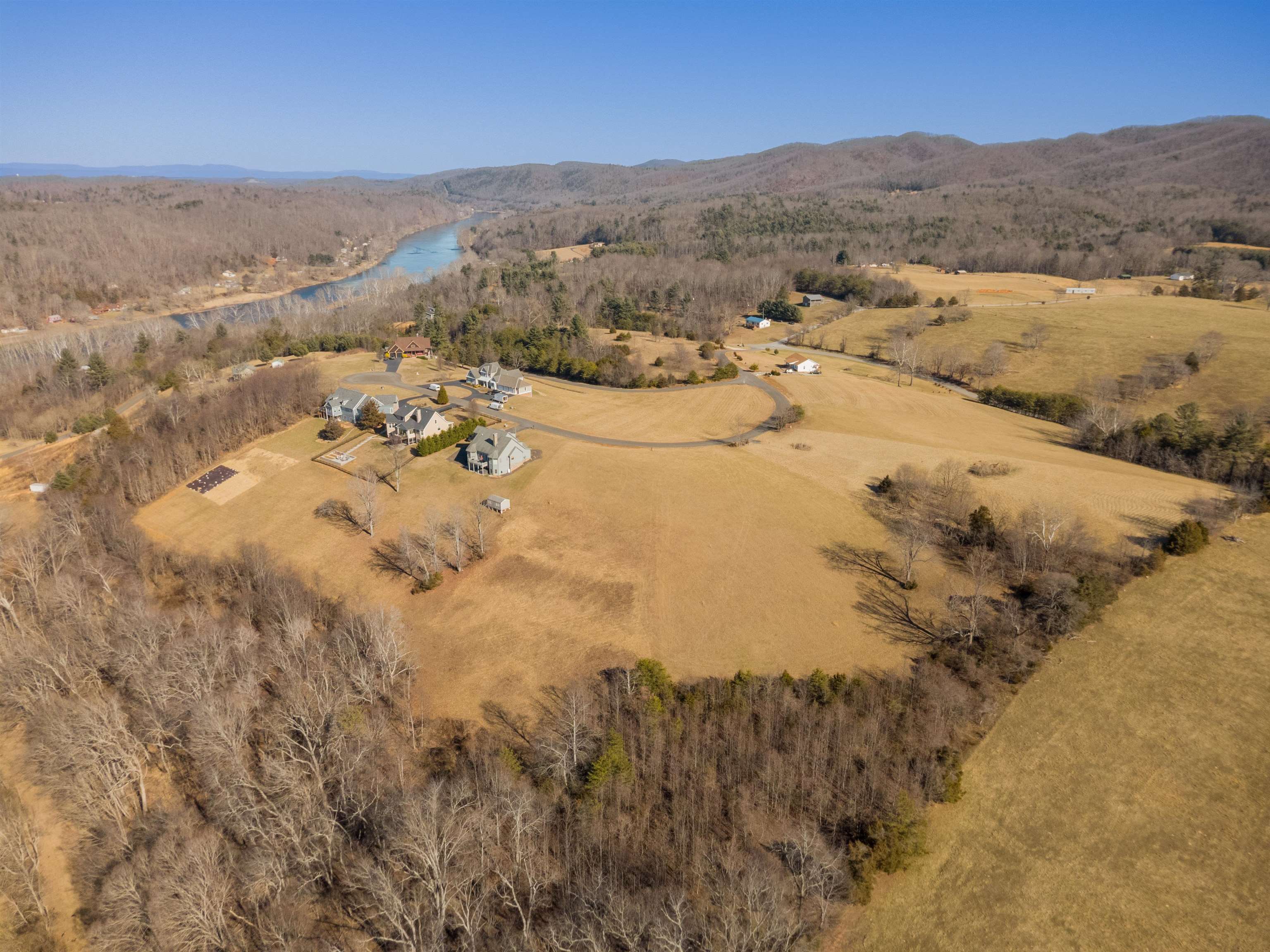 4272 Pleasure View Drive Hiwassee VA 24347