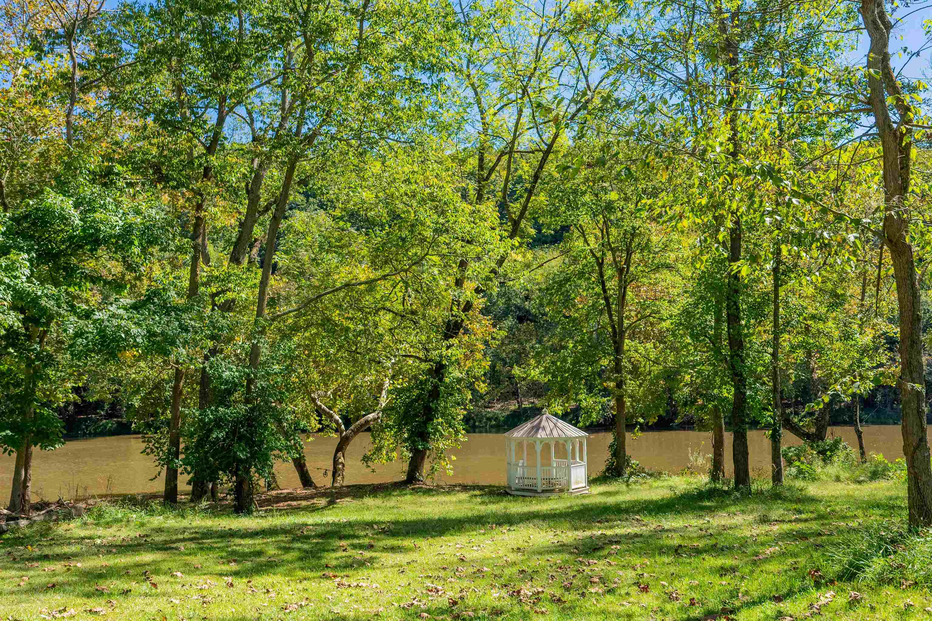 136 Lansworth Drive Austinville VA 24312
