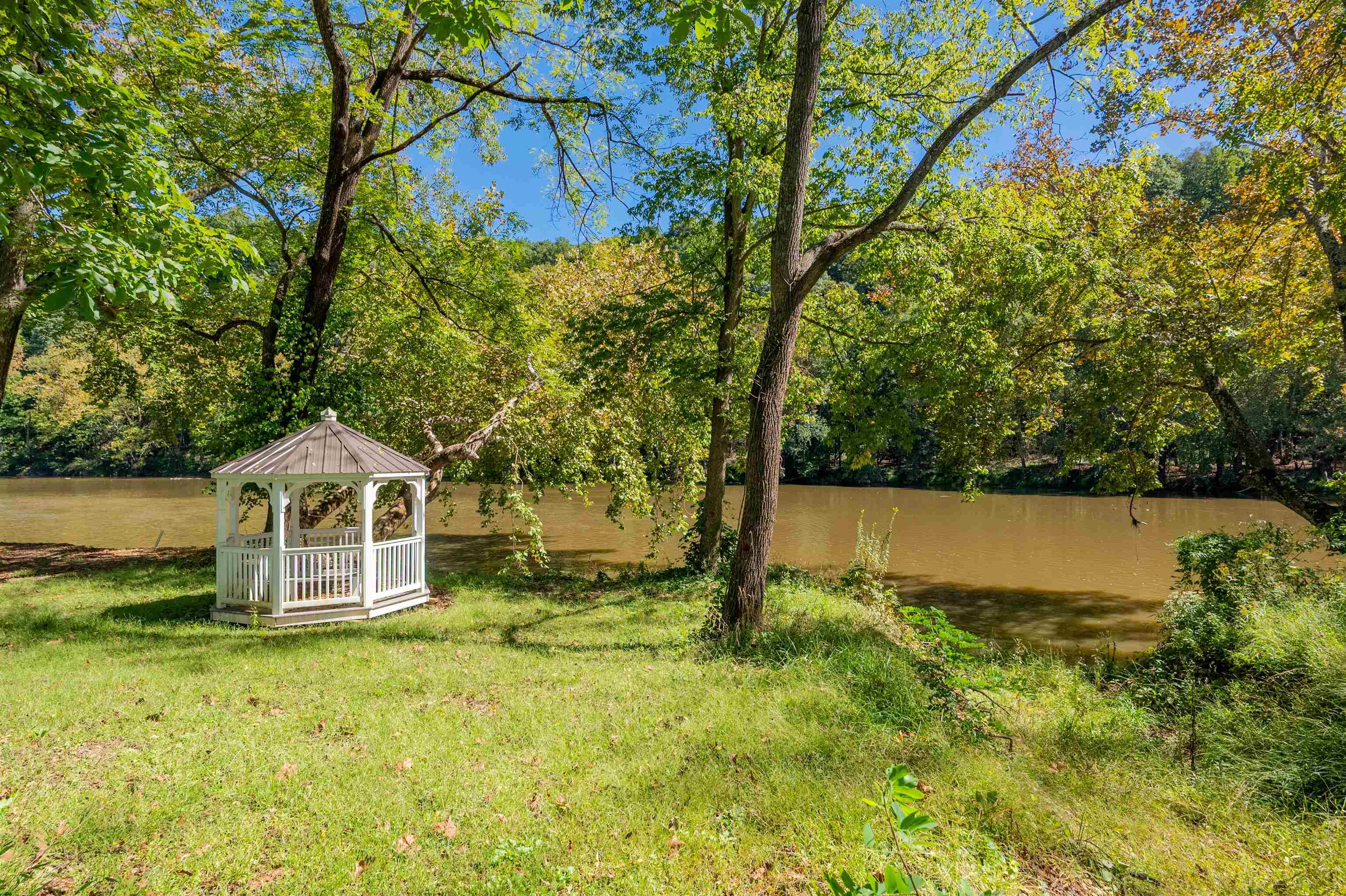 136 Lansworth Drive Austinville VA 24312