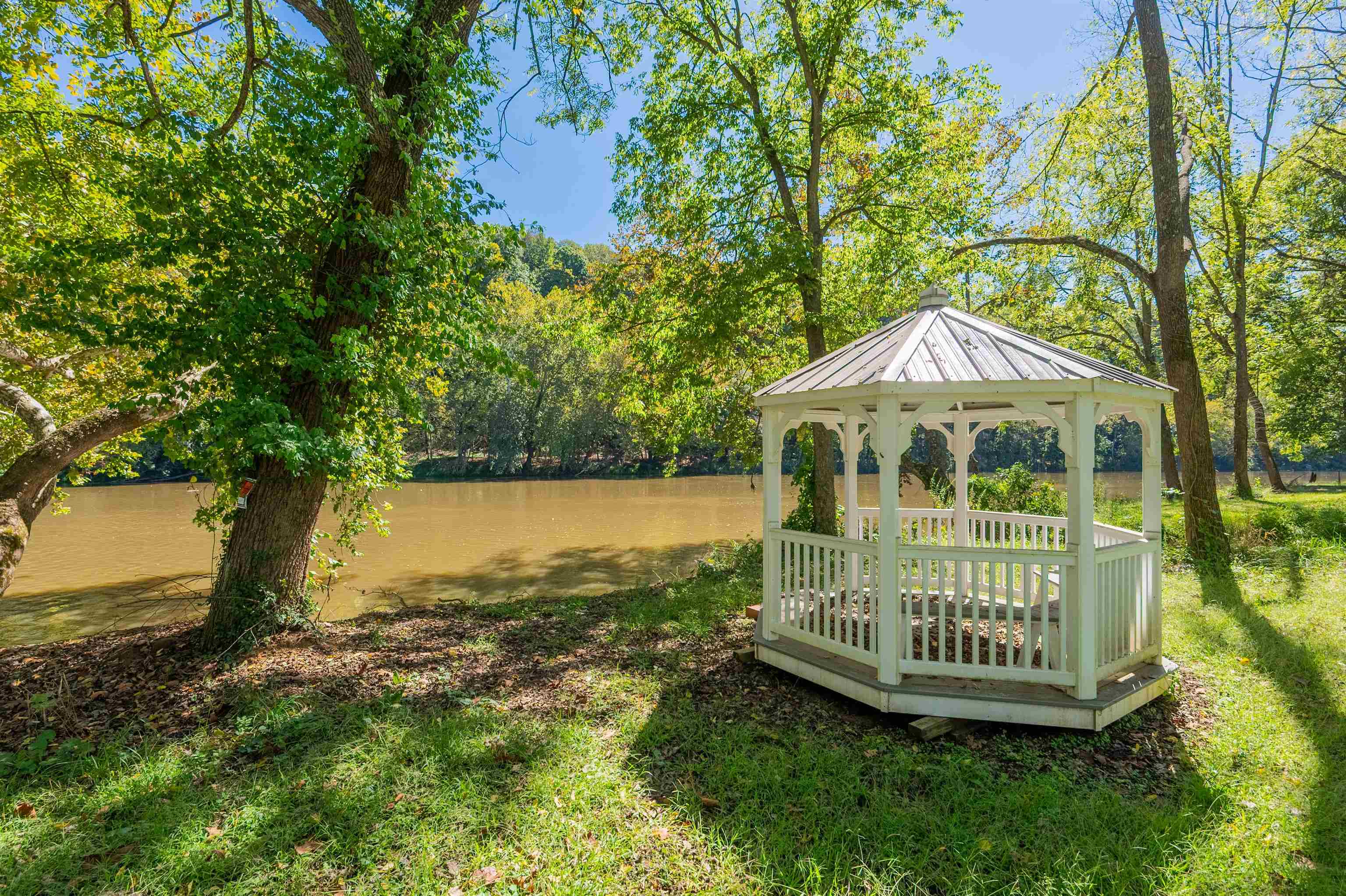 136 Lansworth Drive Austinville VA 24312