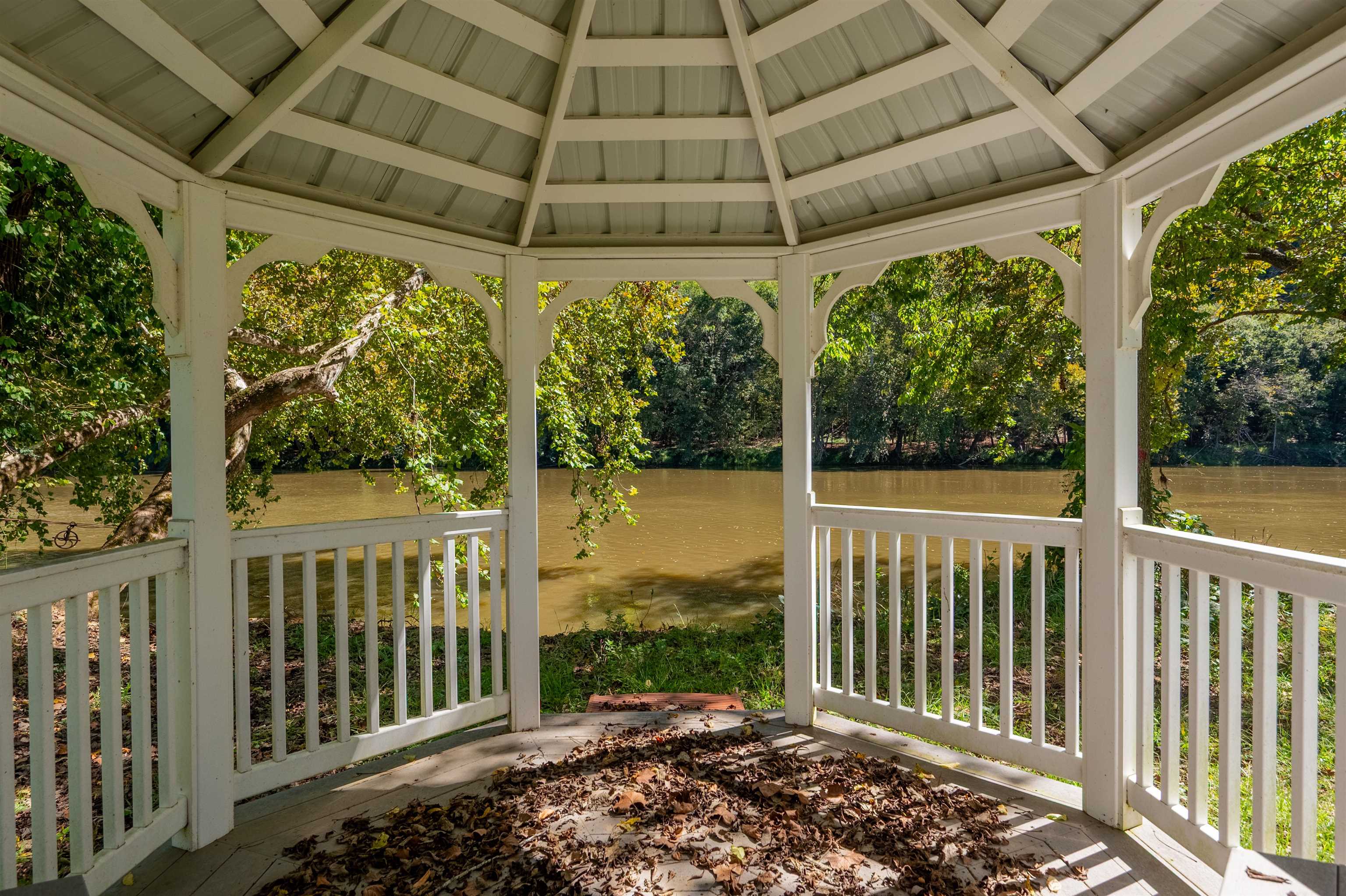 136 Lansworth Drive Austinville VA 24312
