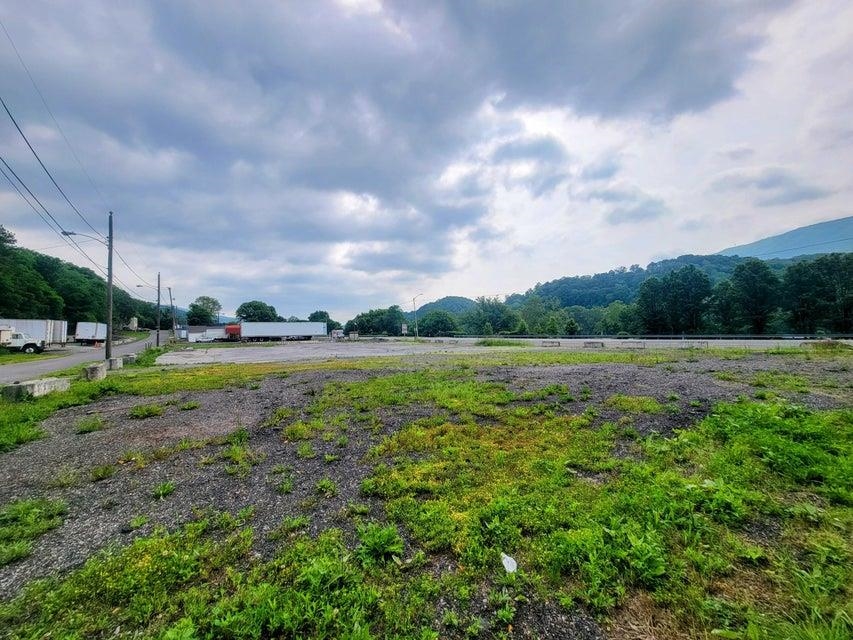 2783 E Virginia Avenue E Narrows VA 24124