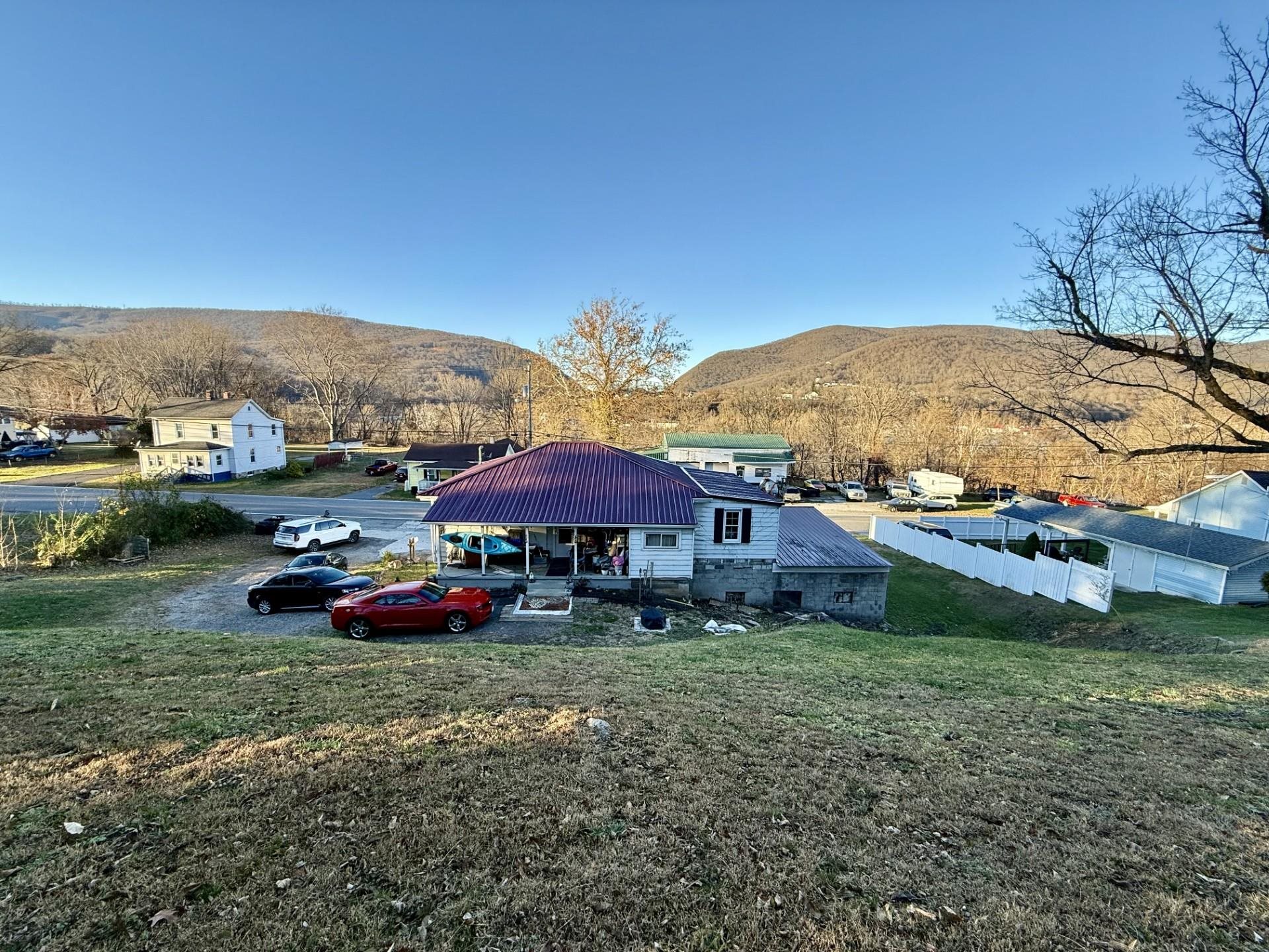 718 Main St Street E Narrows VA 24124