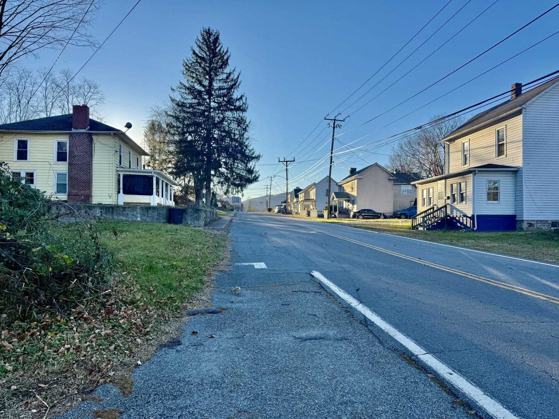 718 Main Street Street E Narrows VA 24124