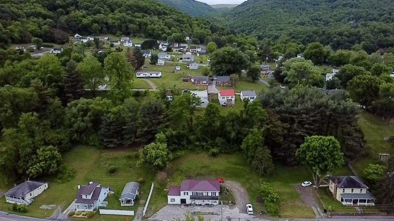 718 Main St Street E Narrows VA 24124