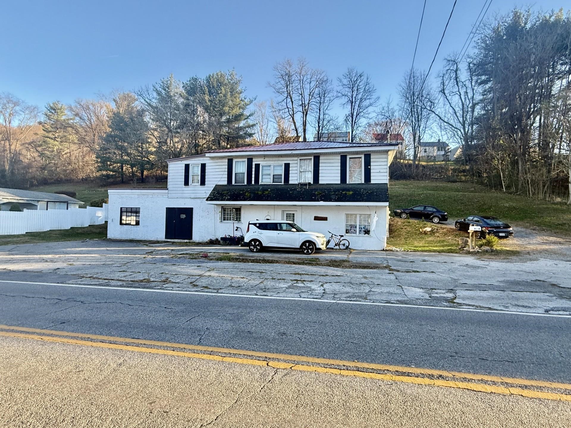 718 Main St Street E Narrows VA 24124