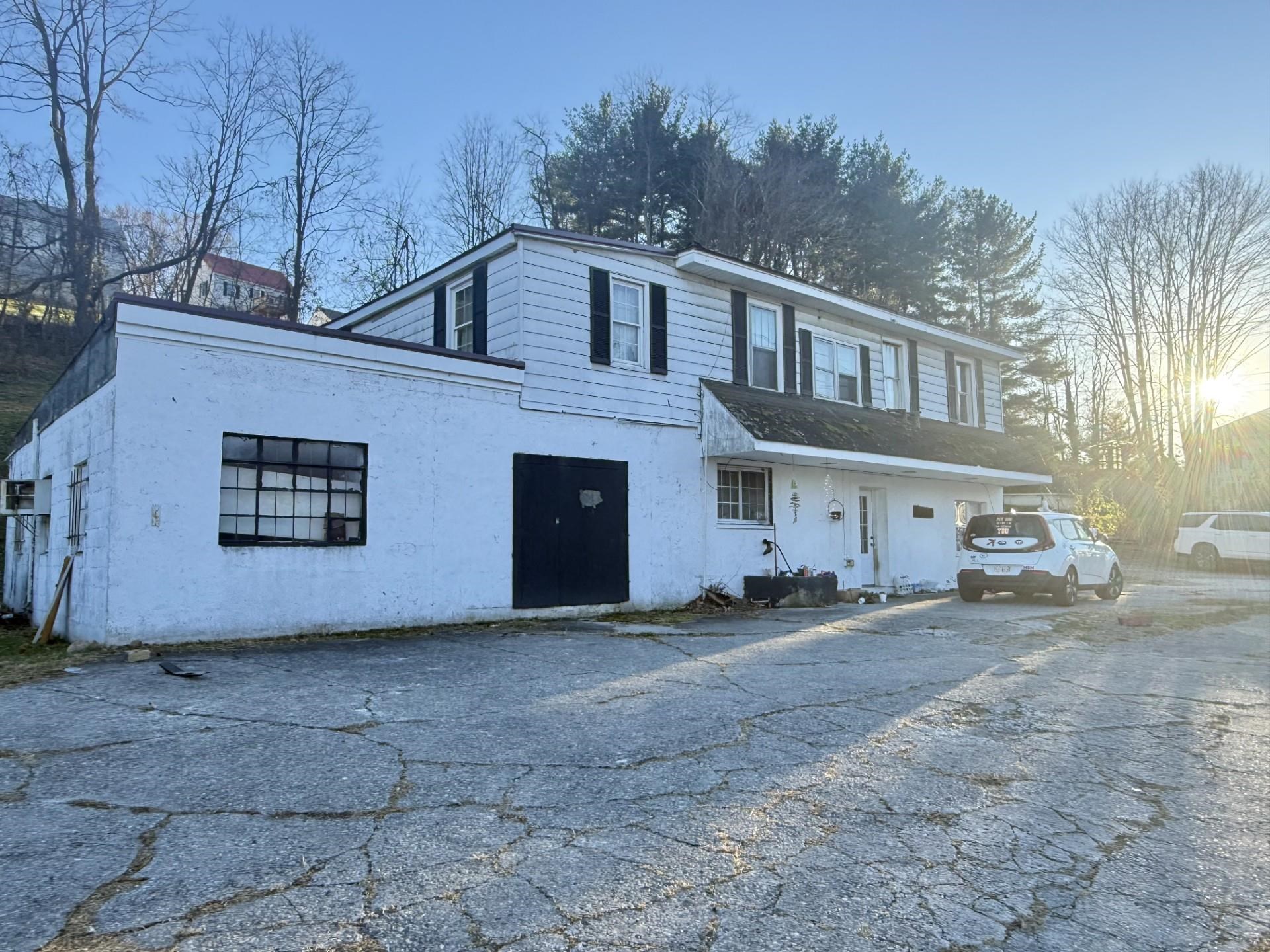 718 Main Street Street E Narrows VA 24124