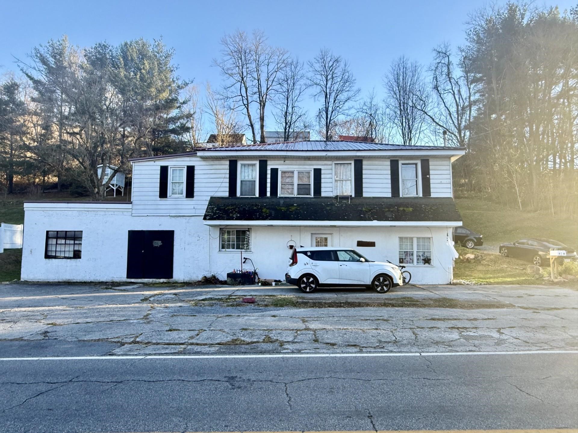 718 Main St Street E Narrows VA 24124