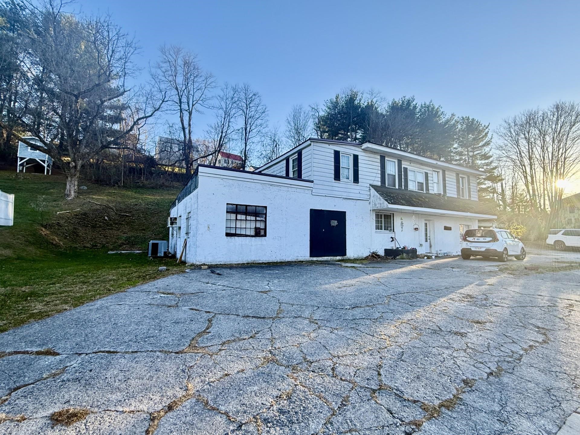 718 Main Street Street E Narrows VA 24124