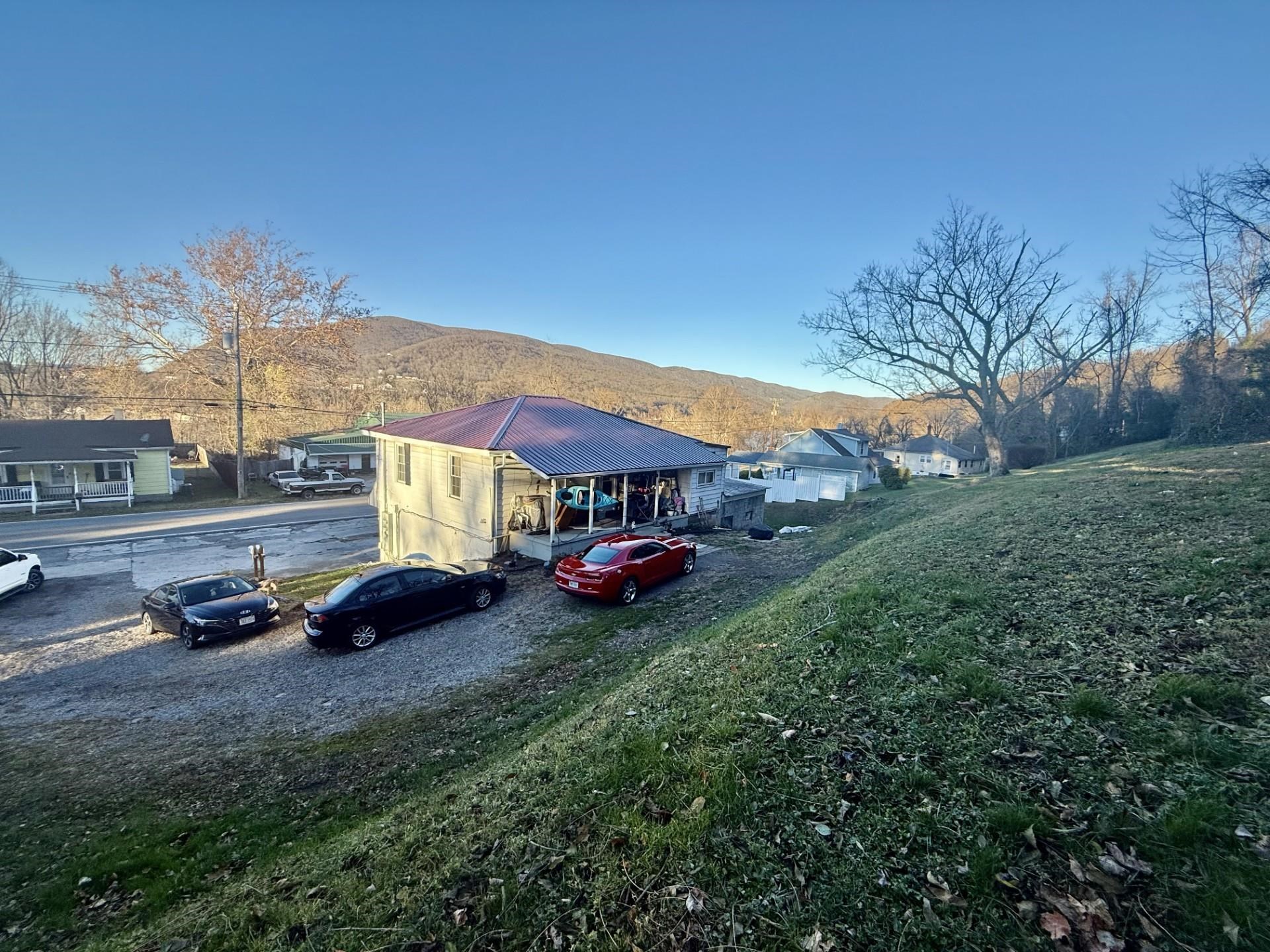 718 Main Street Street E Narrows VA 24124