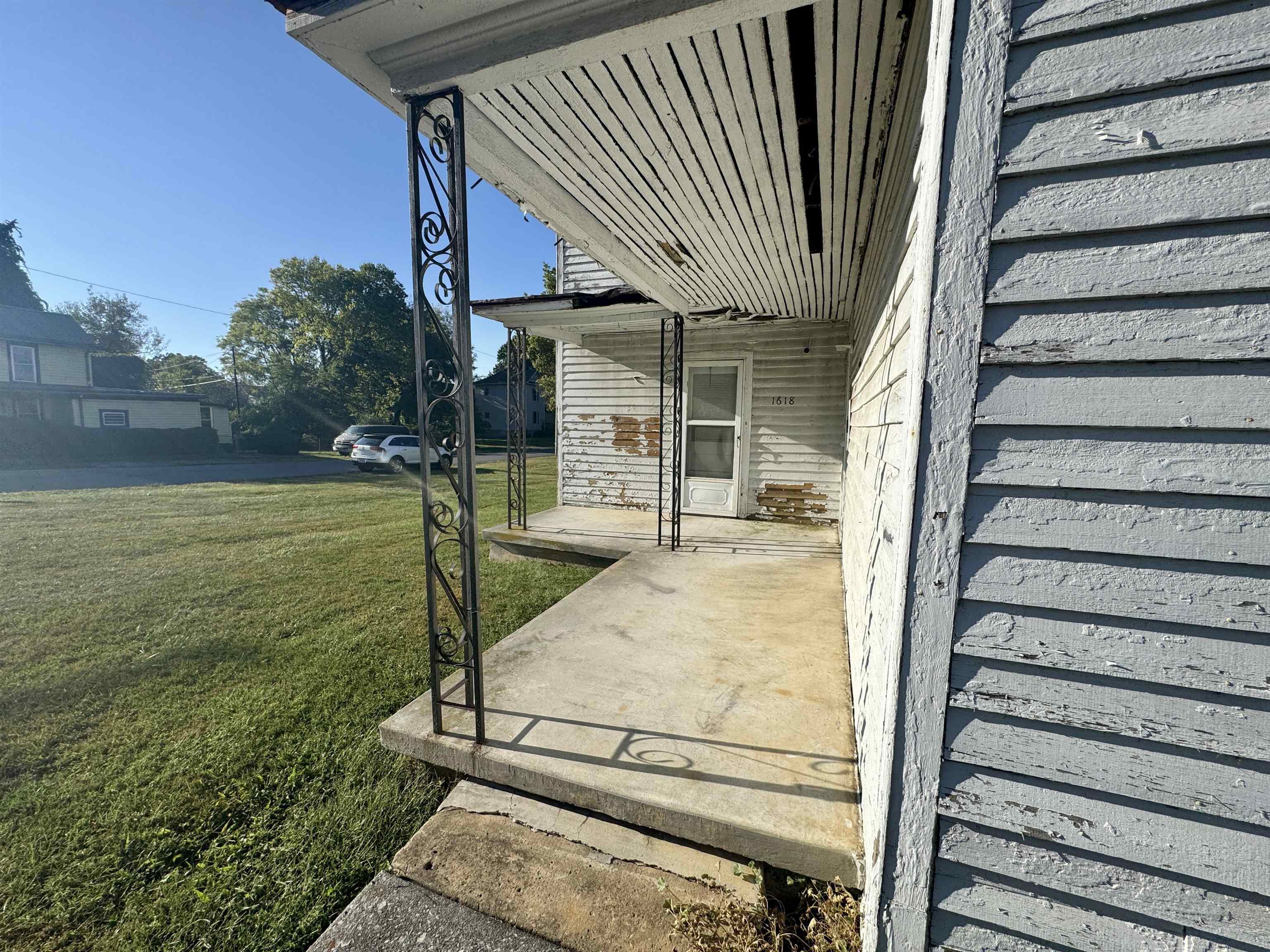 1618 Downey Street Radford VA 24141