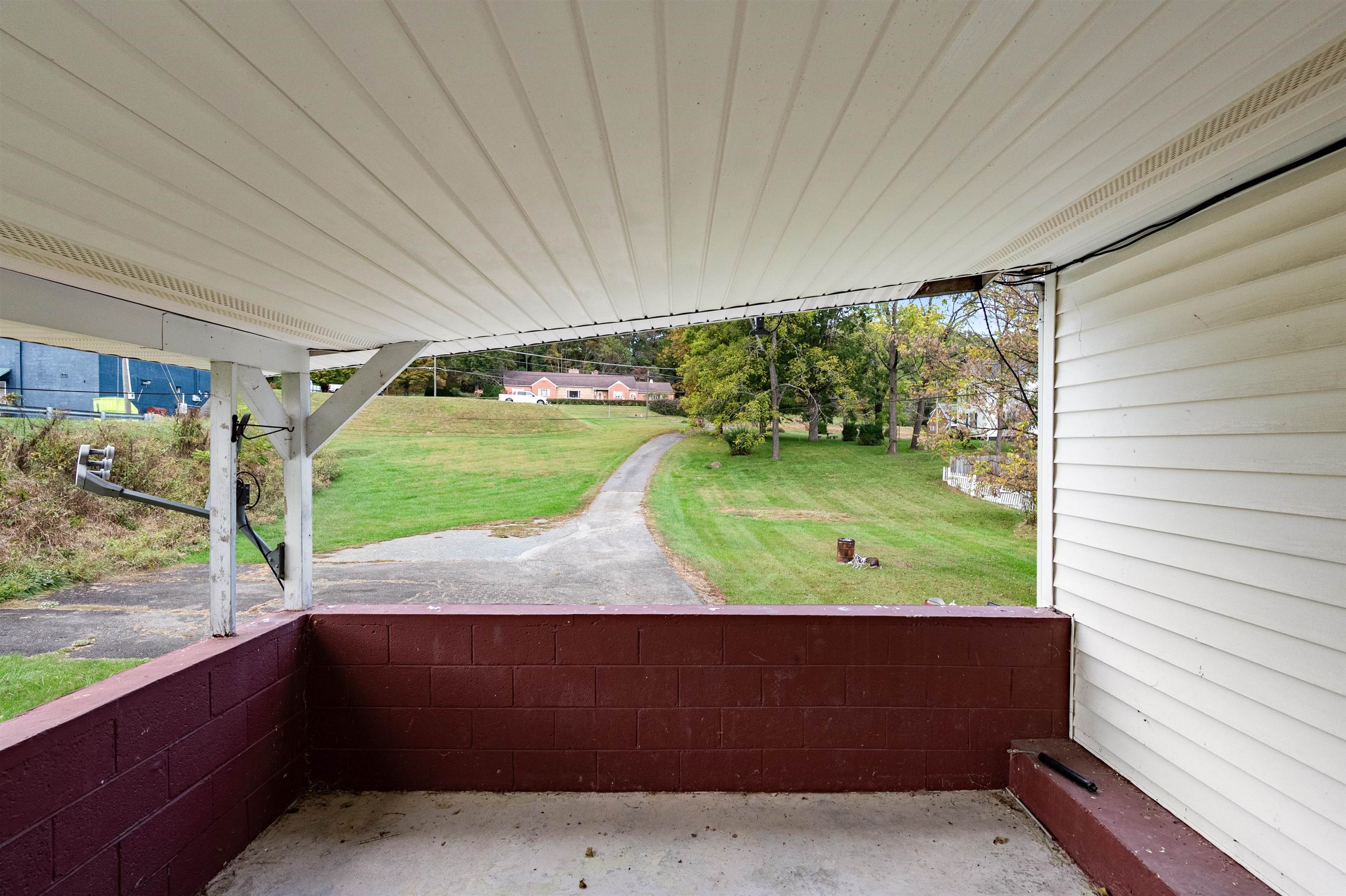 1003 W Stuart Drive Galax VA 24333