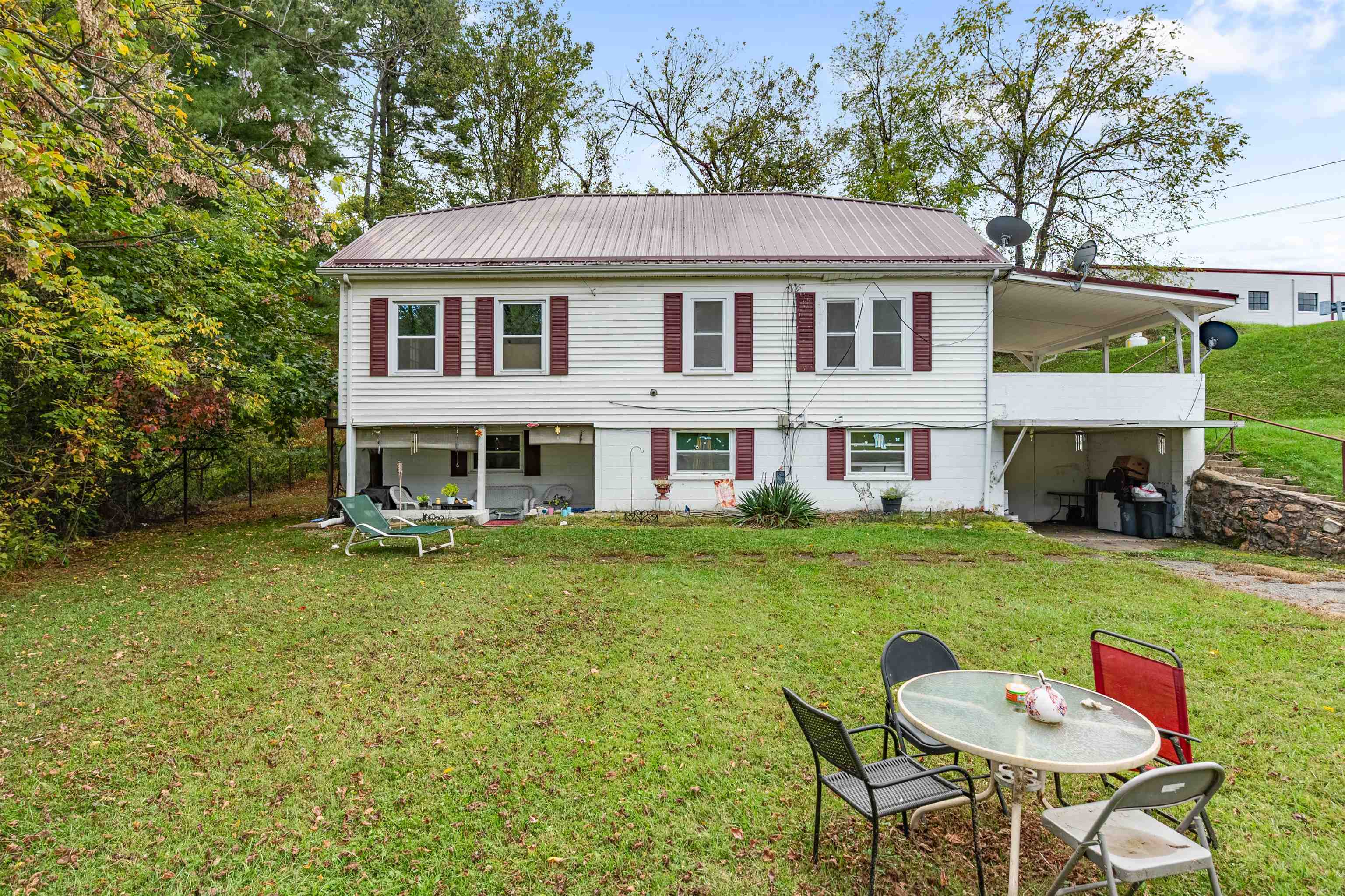 1003 W Stuart Drive Galax VA 24333