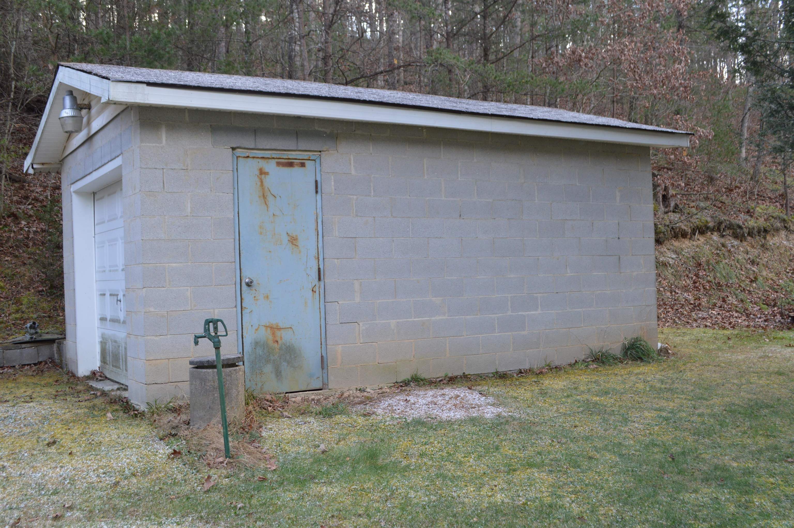 4140 Peacefull Valley Road New Castle VA 24127