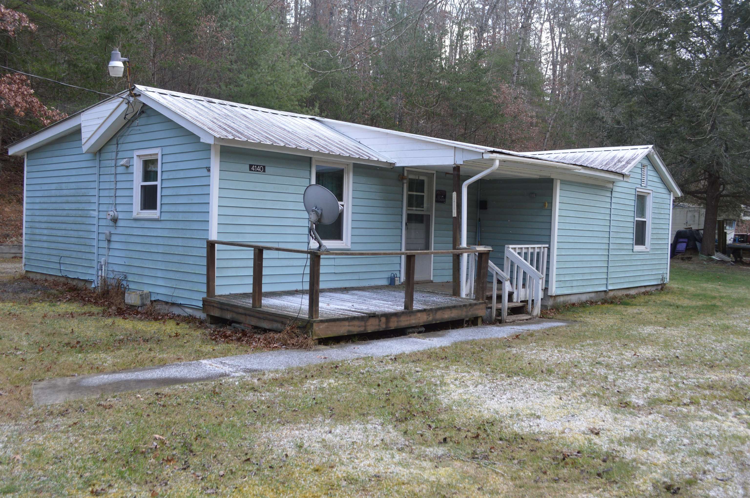 4140 Peacefull Valley Road New Castle VA 24127