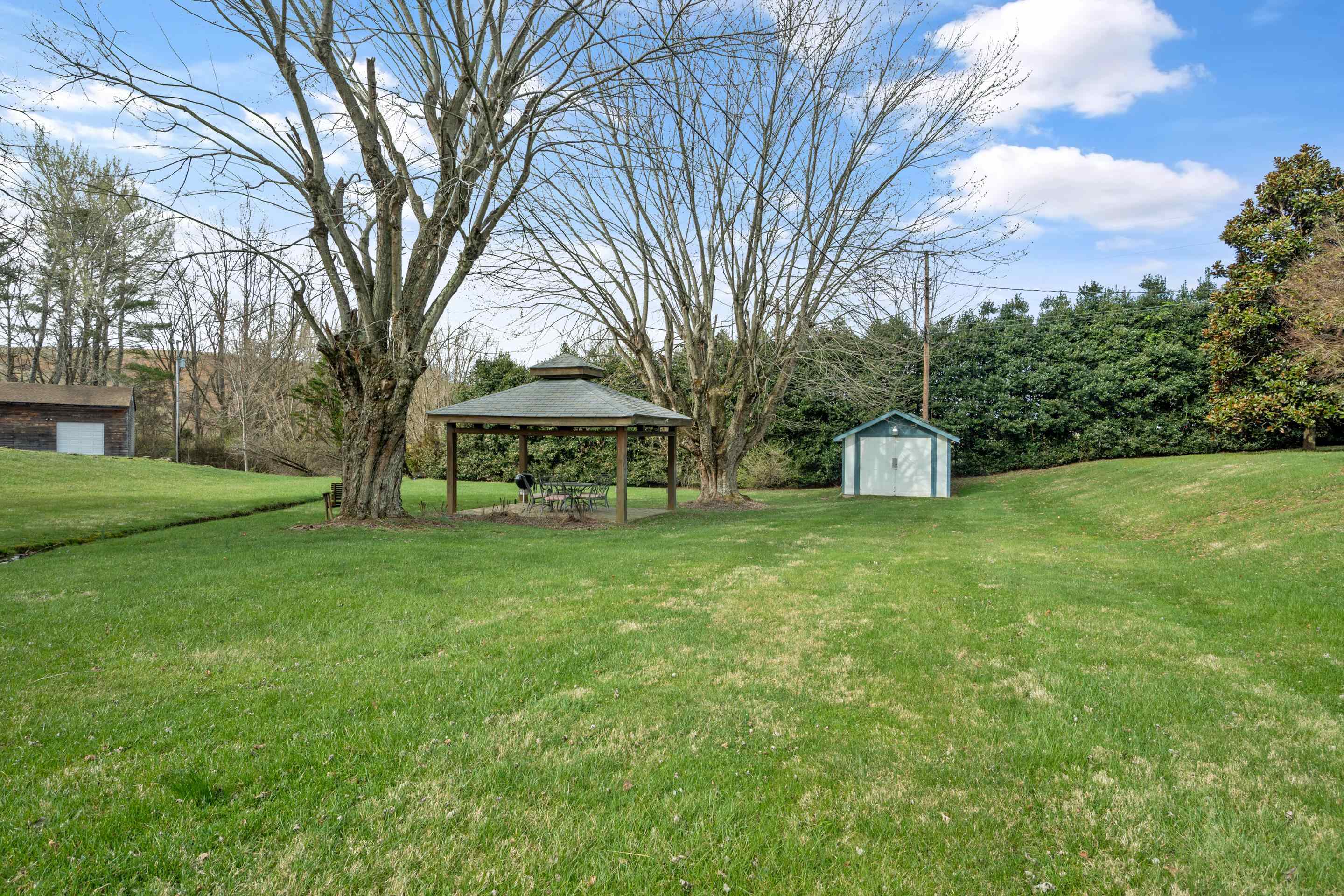 135 Jade Drive Radford VA 24141