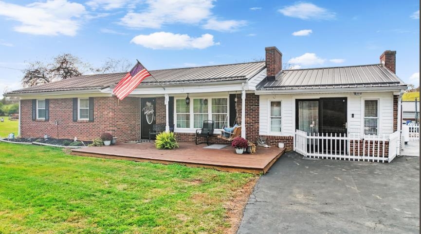 707 Gardner Road Barren Springs VA 24313