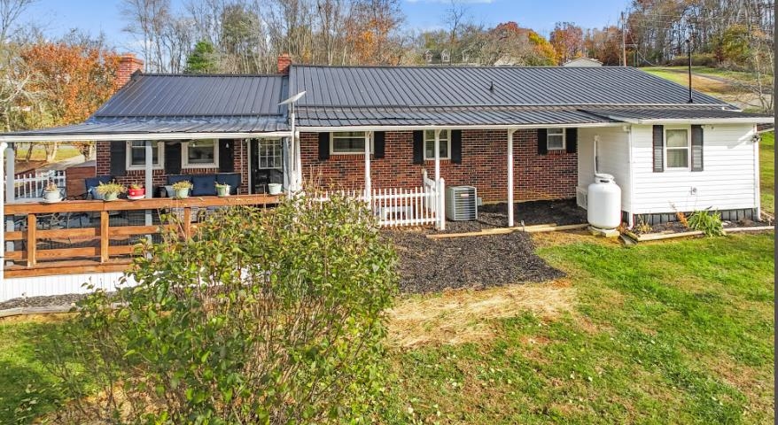 707 Gardner Road Barren Springs VA 24313