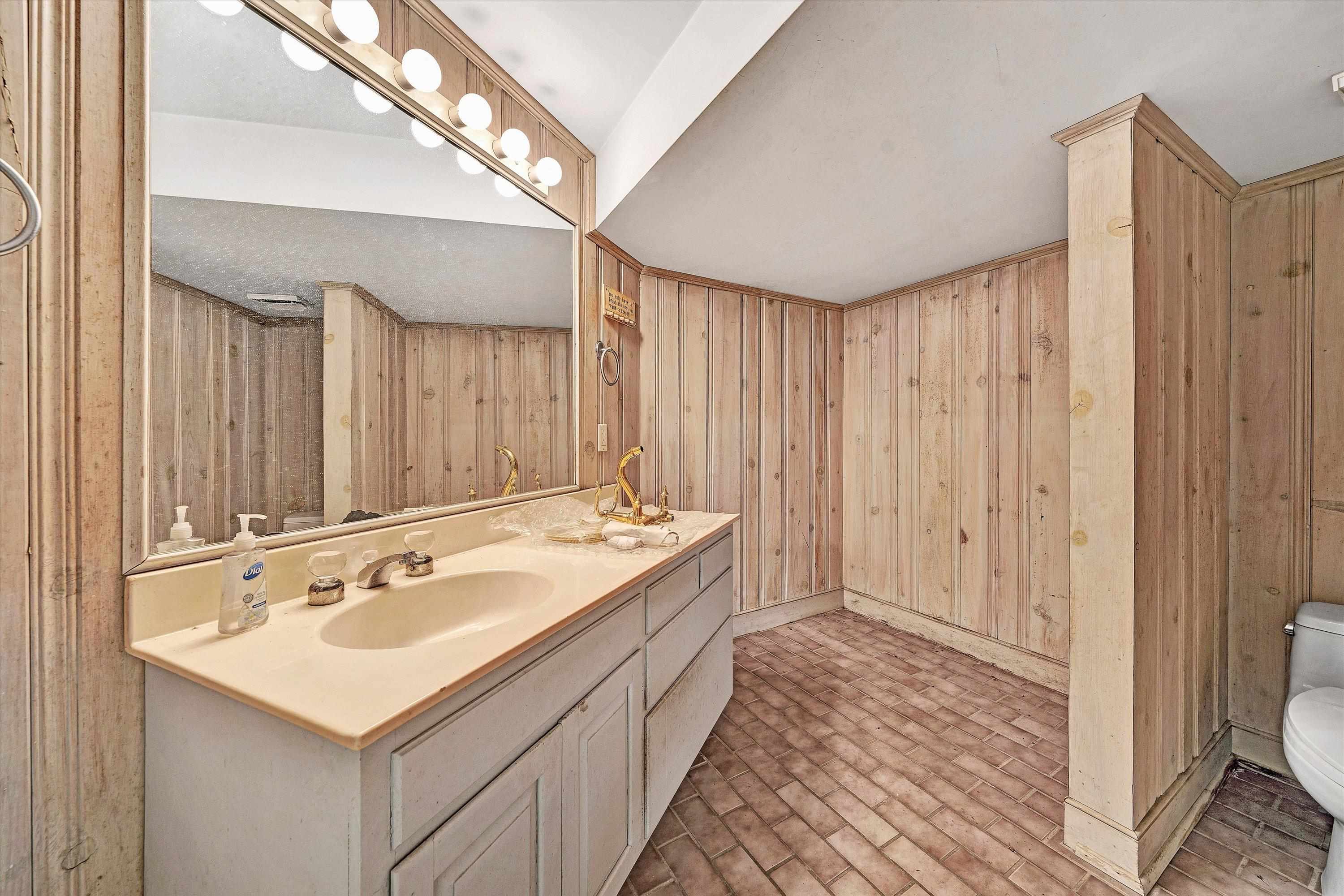 934 Commander Drive Roanoke VA 24019