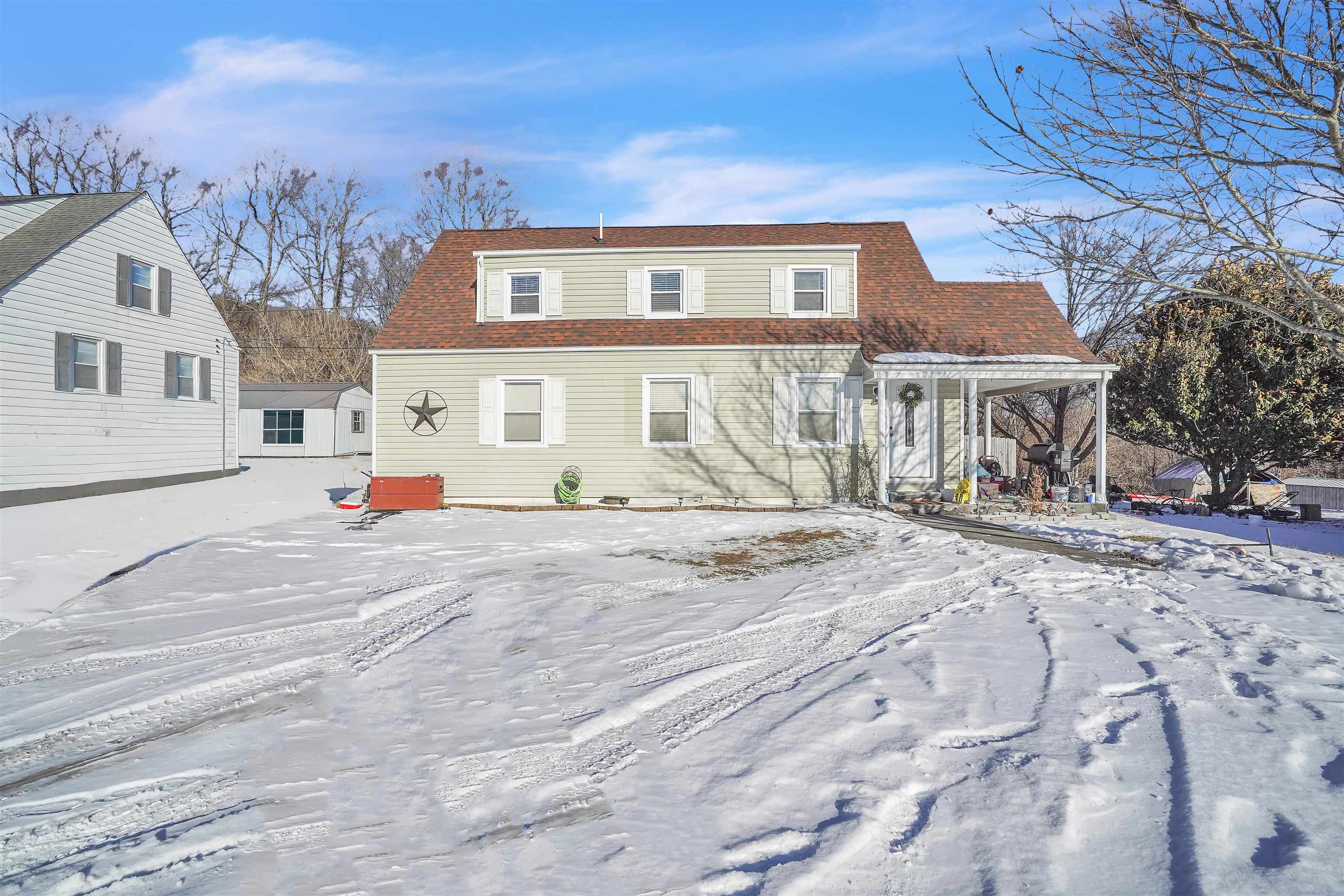 408 Hopkins Street Narrows VA 24124