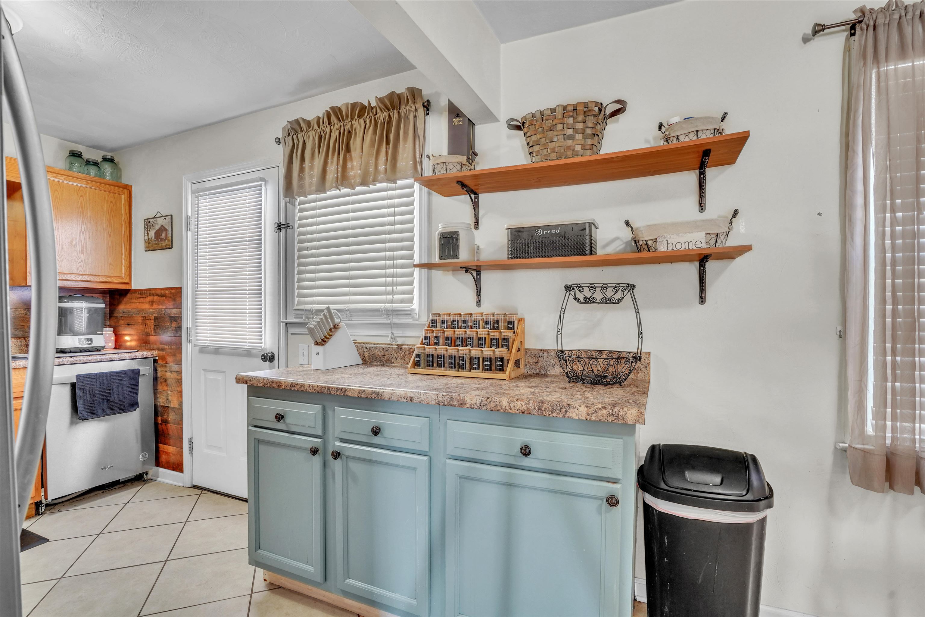 408 Hopkins Street Narrows VA 24124