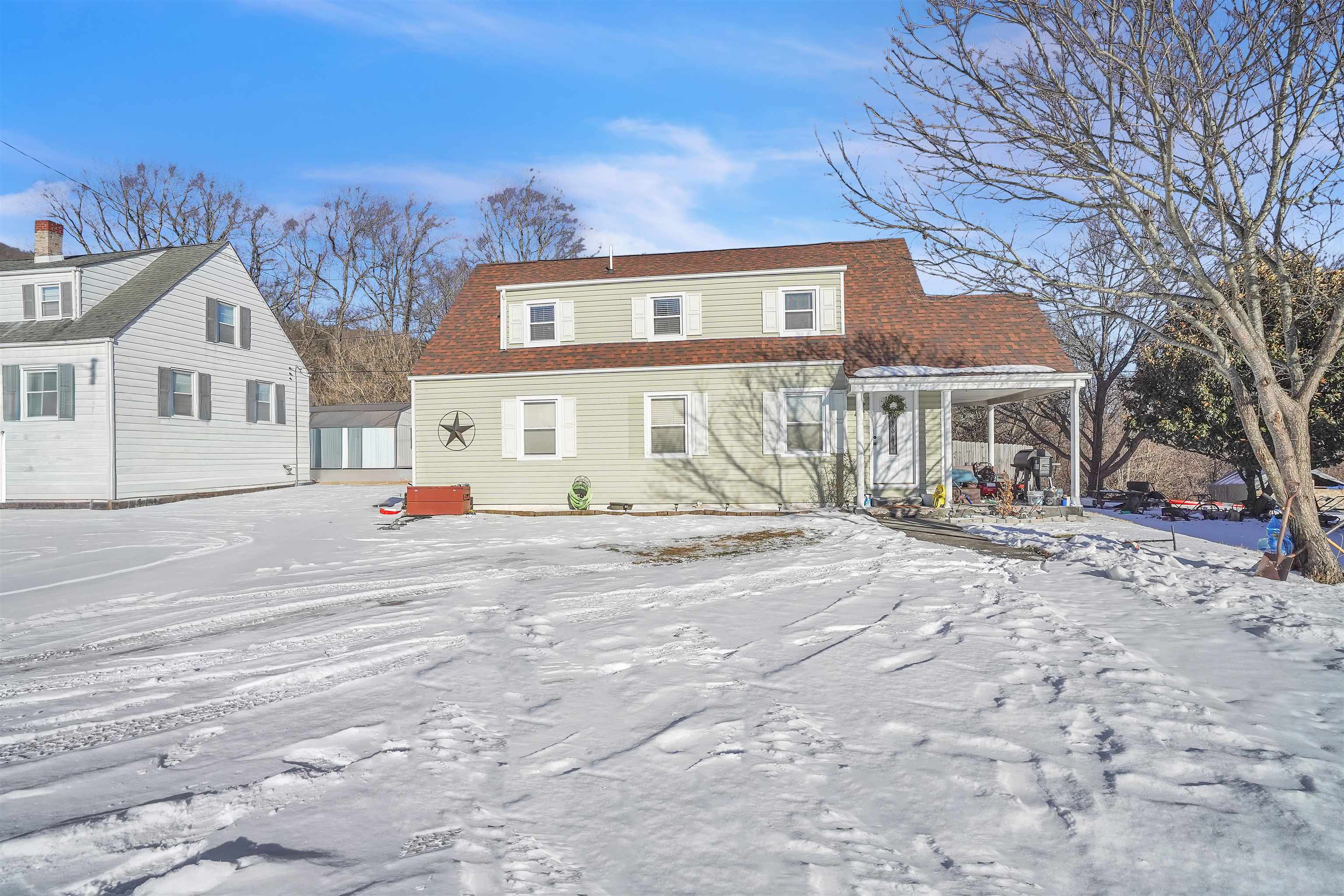 408 Hopkins Street Narrows VA 24124