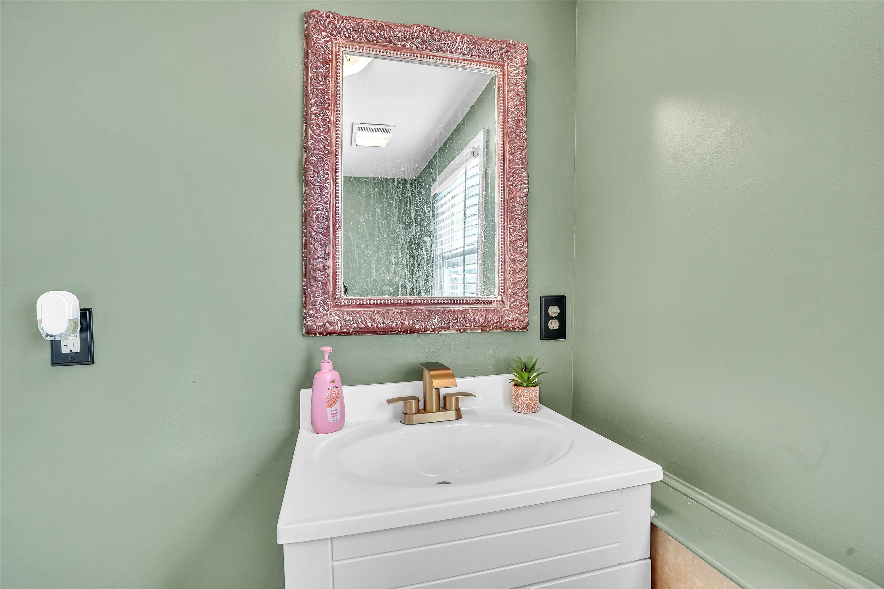 408 Hopkins Street Narrows VA 24124