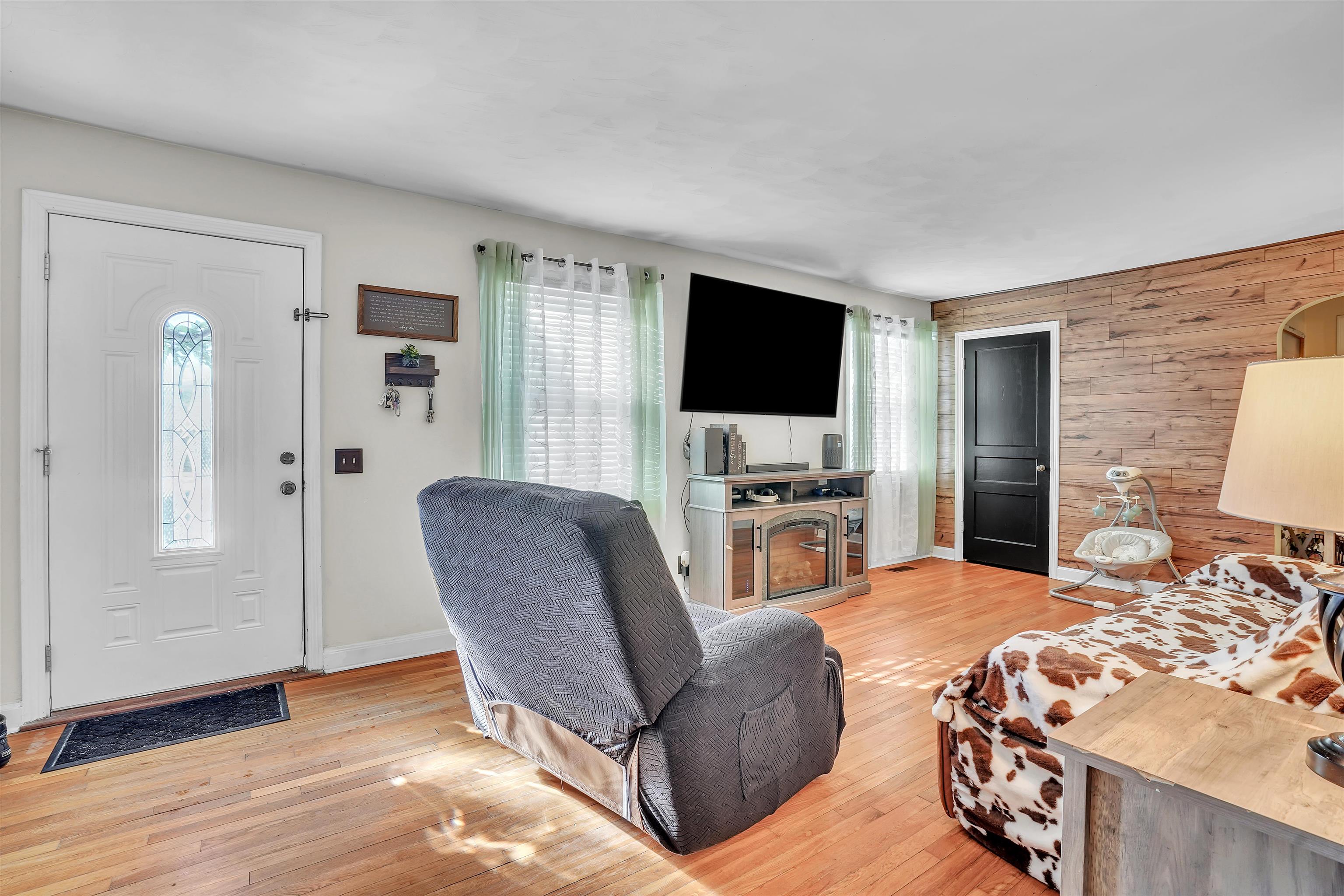 408 Hopkins Street Narrows VA 24124