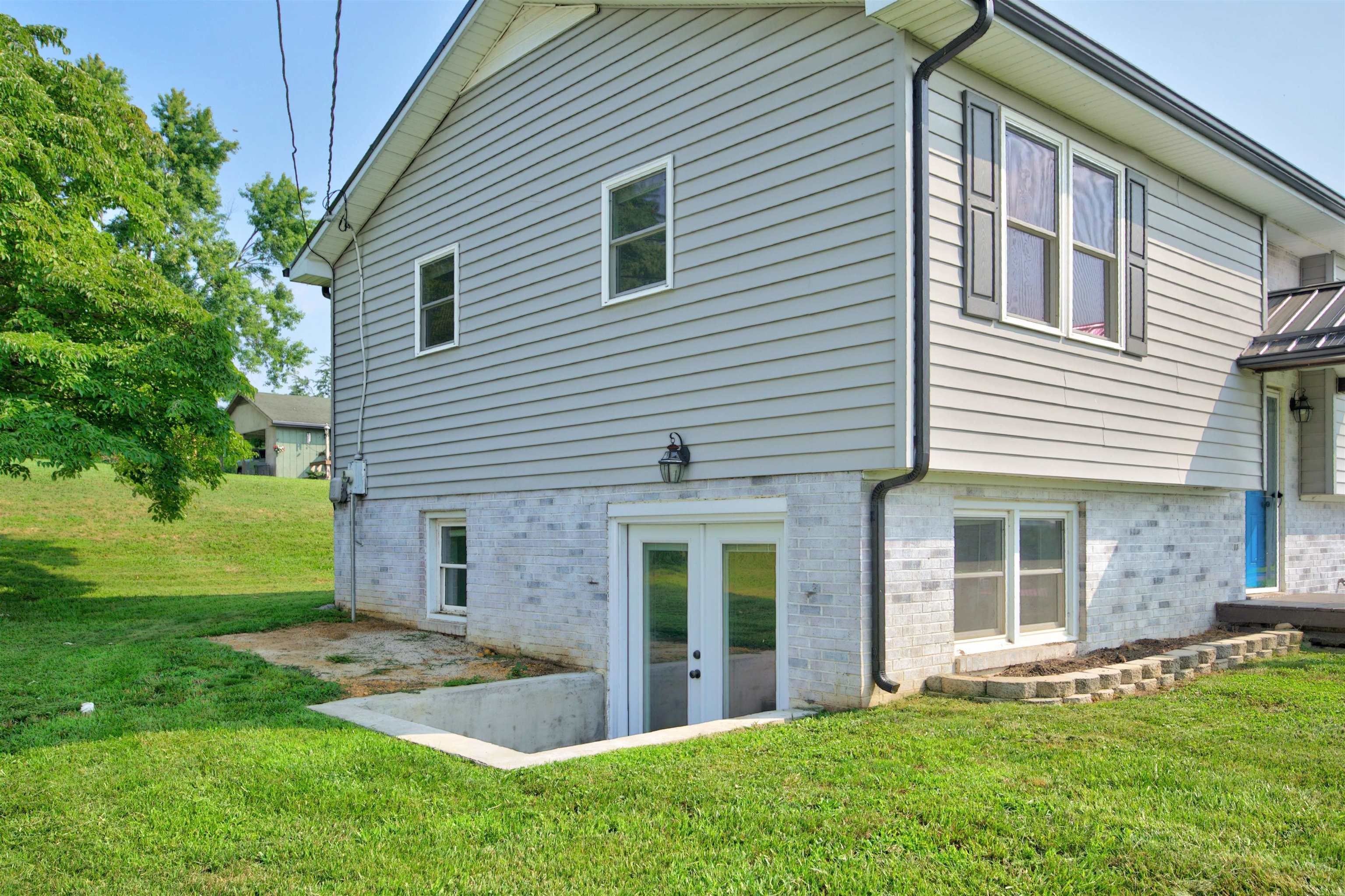 5861 Douglas Street Dublin VA 24084