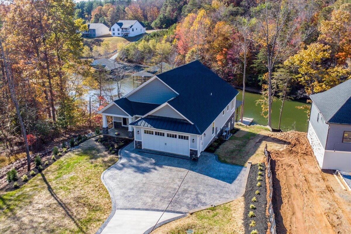 172 Lakewatch Circle Moneta VA 24121