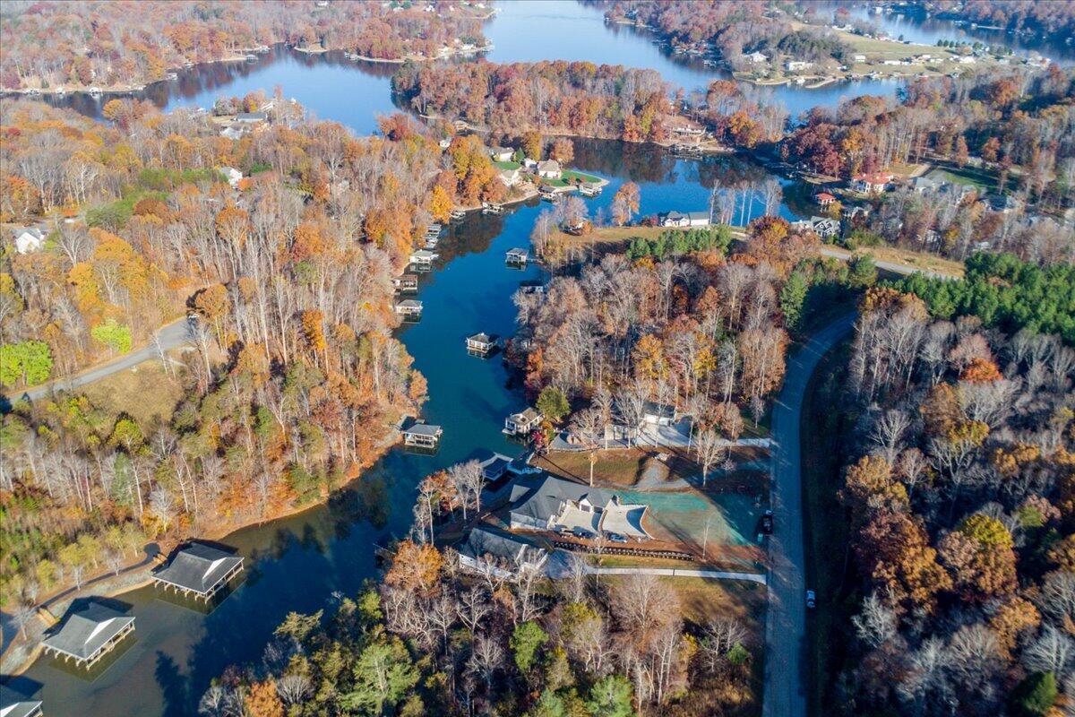 172 Lakewatch Circle Moneta VA 24121