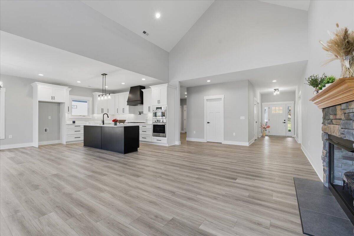 172 Lakewatch Circle Moneta VA 24121