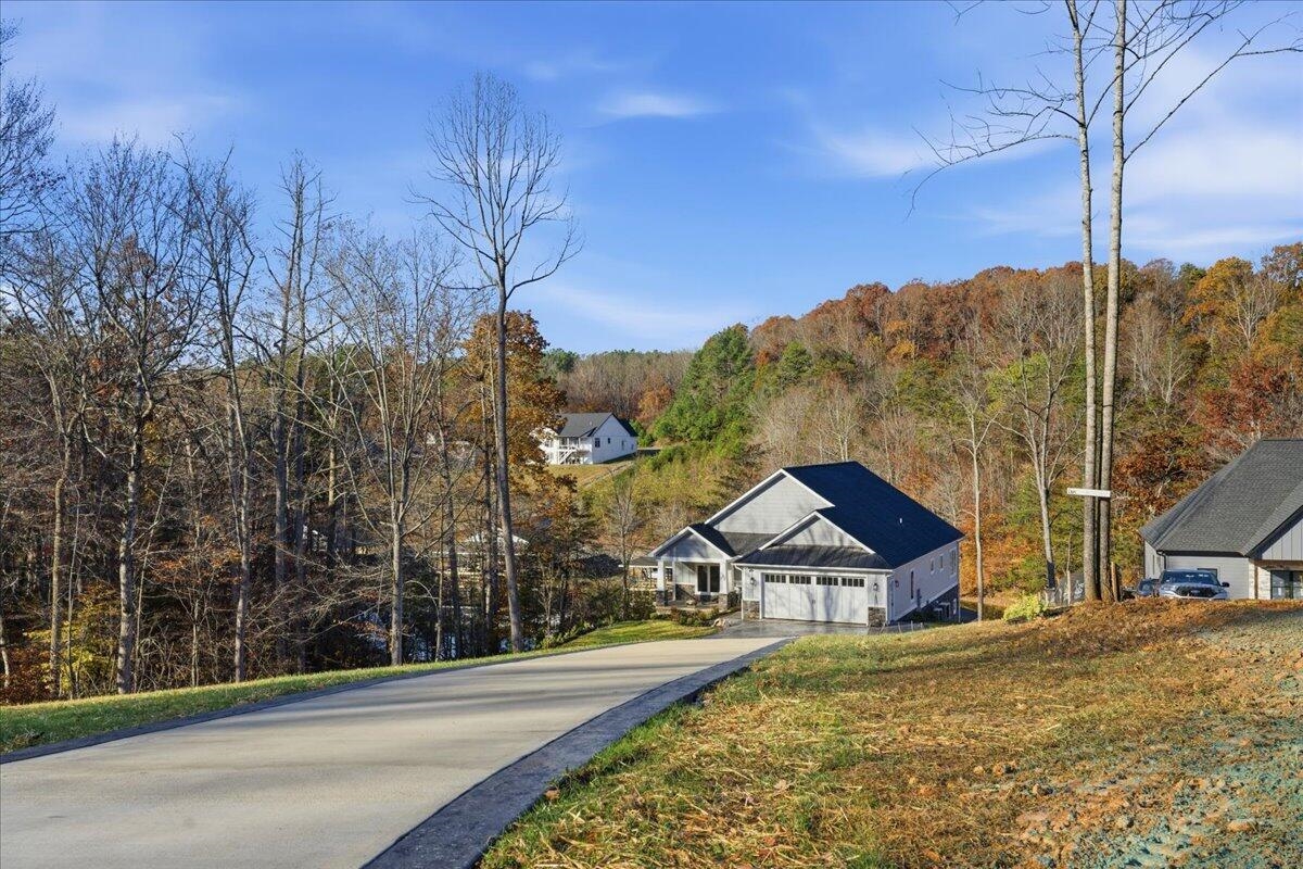 172 Lakewatch Circle Moneta VA 24121