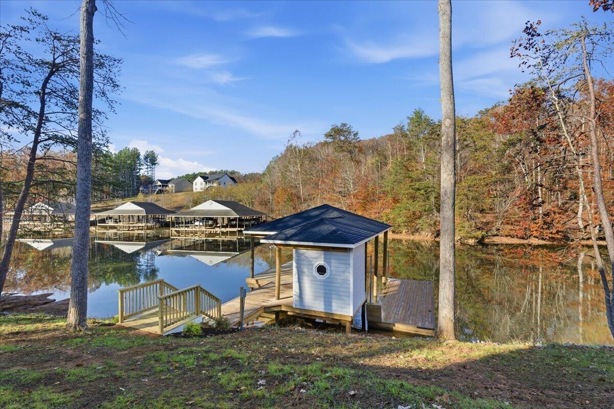 172 Lakewatch Circle Moneta VA 24121
