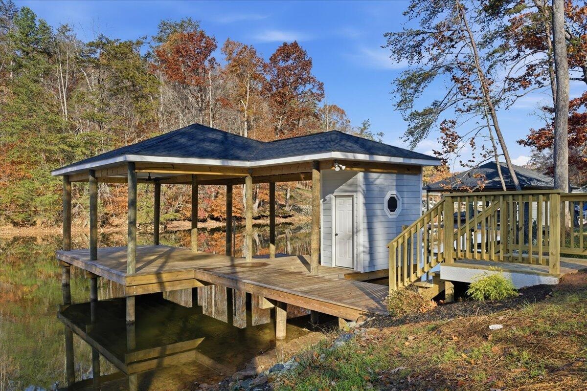 172 Lakewatch Circle Moneta VA 24121