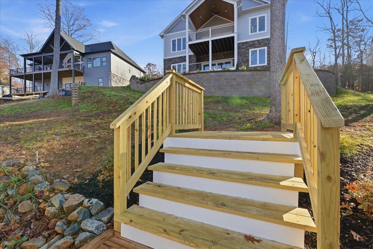 172 Lakewatch Circle Moneta VA 24121