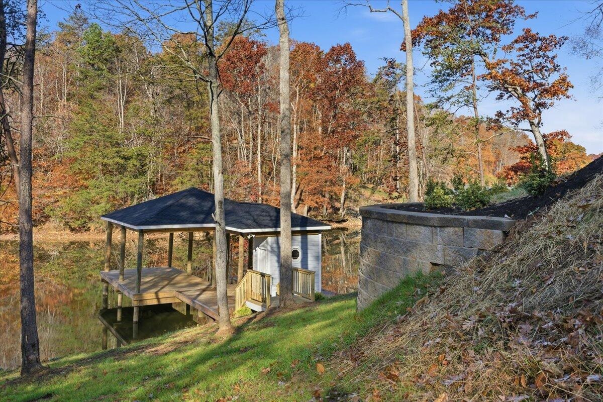 172 Lakewatch Circle Moneta VA 24121