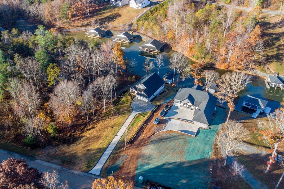 172 Lakewatch Circle Moneta VA 24121