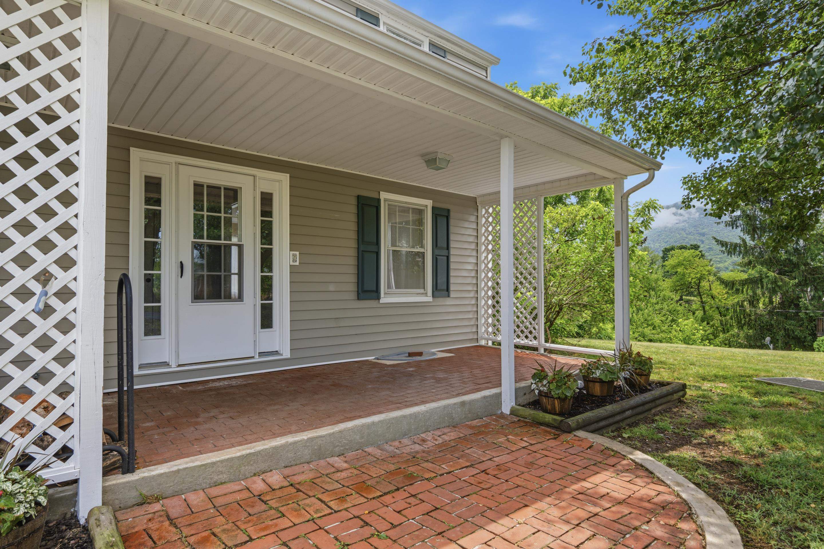 714 High Street Pearisburg VA 24134