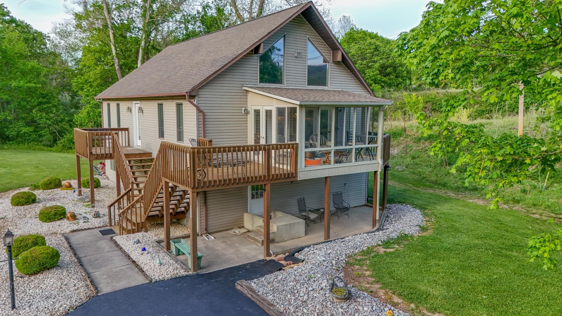 8796 Roanoke Road Elliston VA 24087