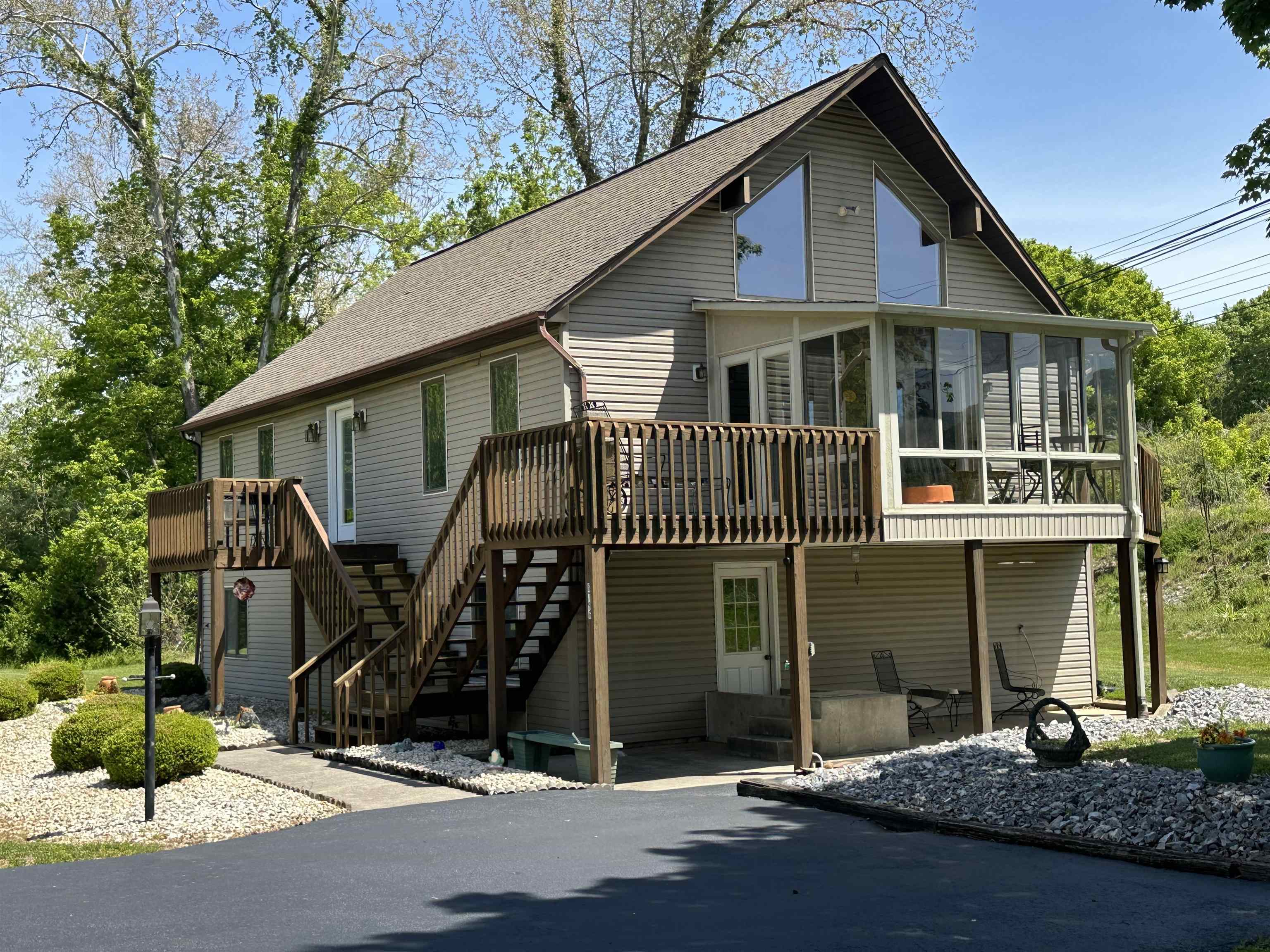 8796 Roanoke Road Elliston VA 24087