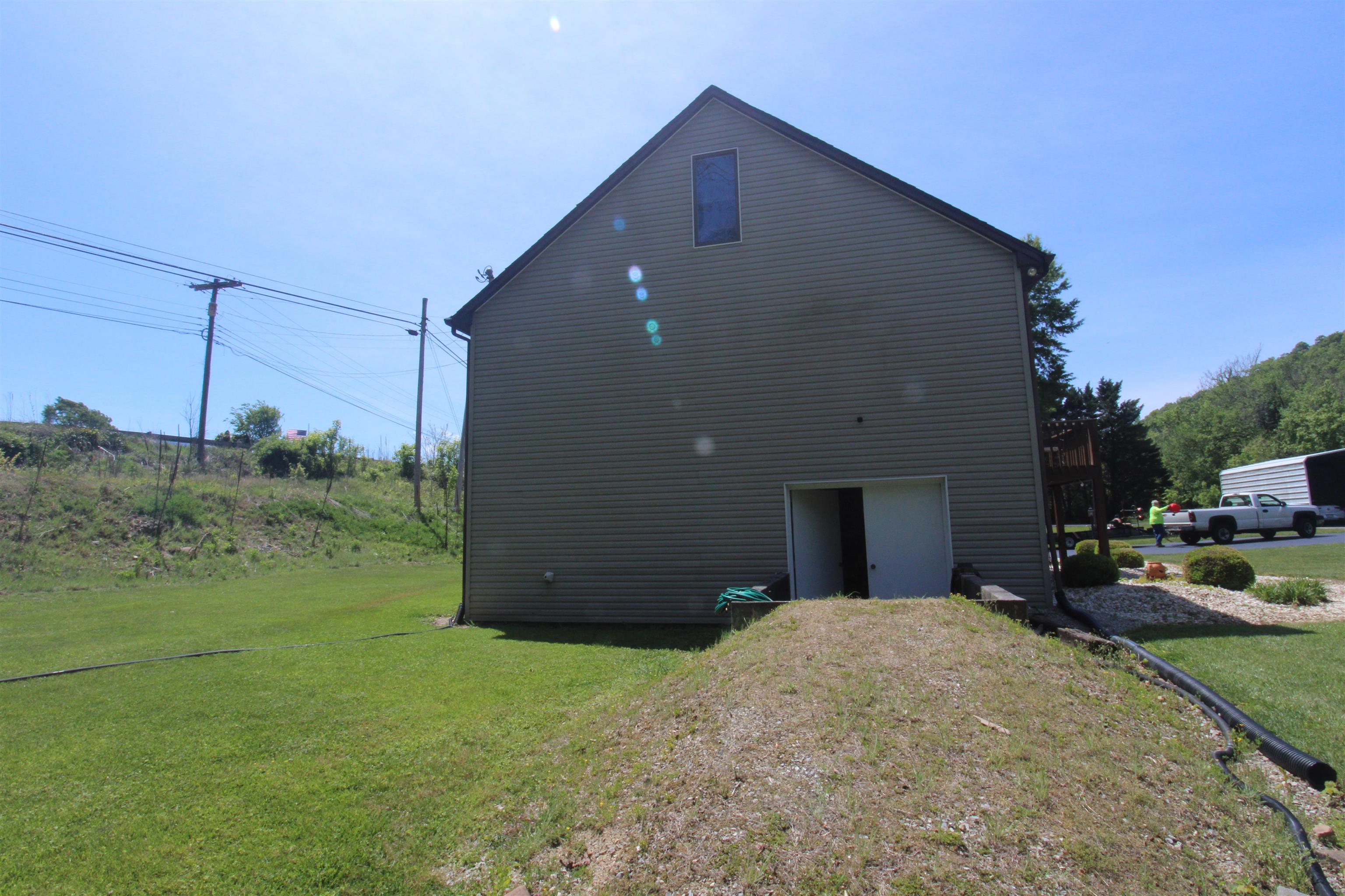 8796 Roanoke Road Elliston VA 24087