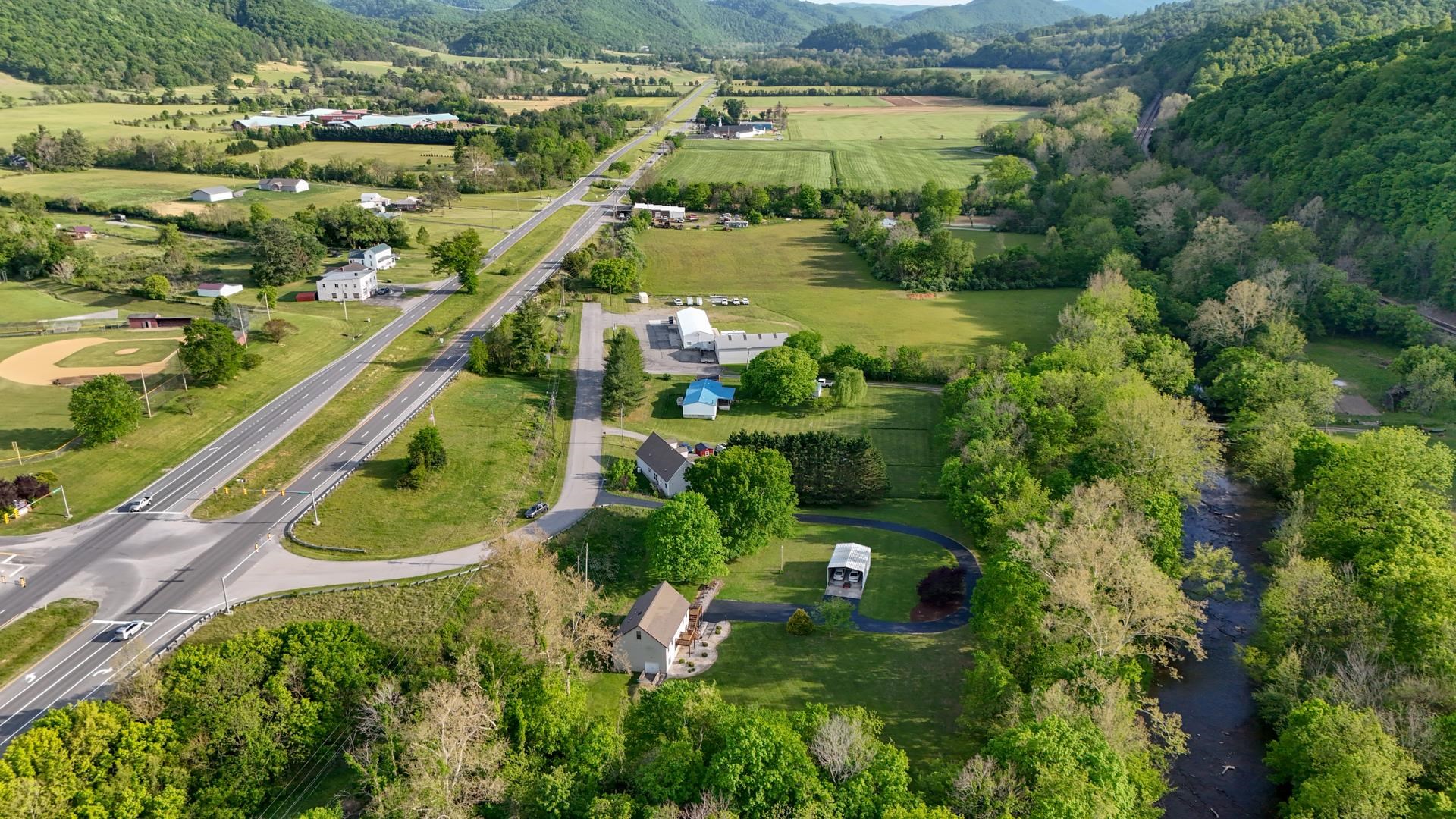 8796 Roanoke Road Elliston VA 24087