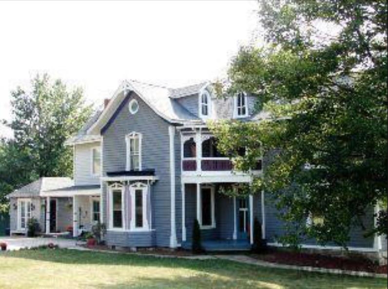 1104 Henson Avenue Pearisburg VA 24134