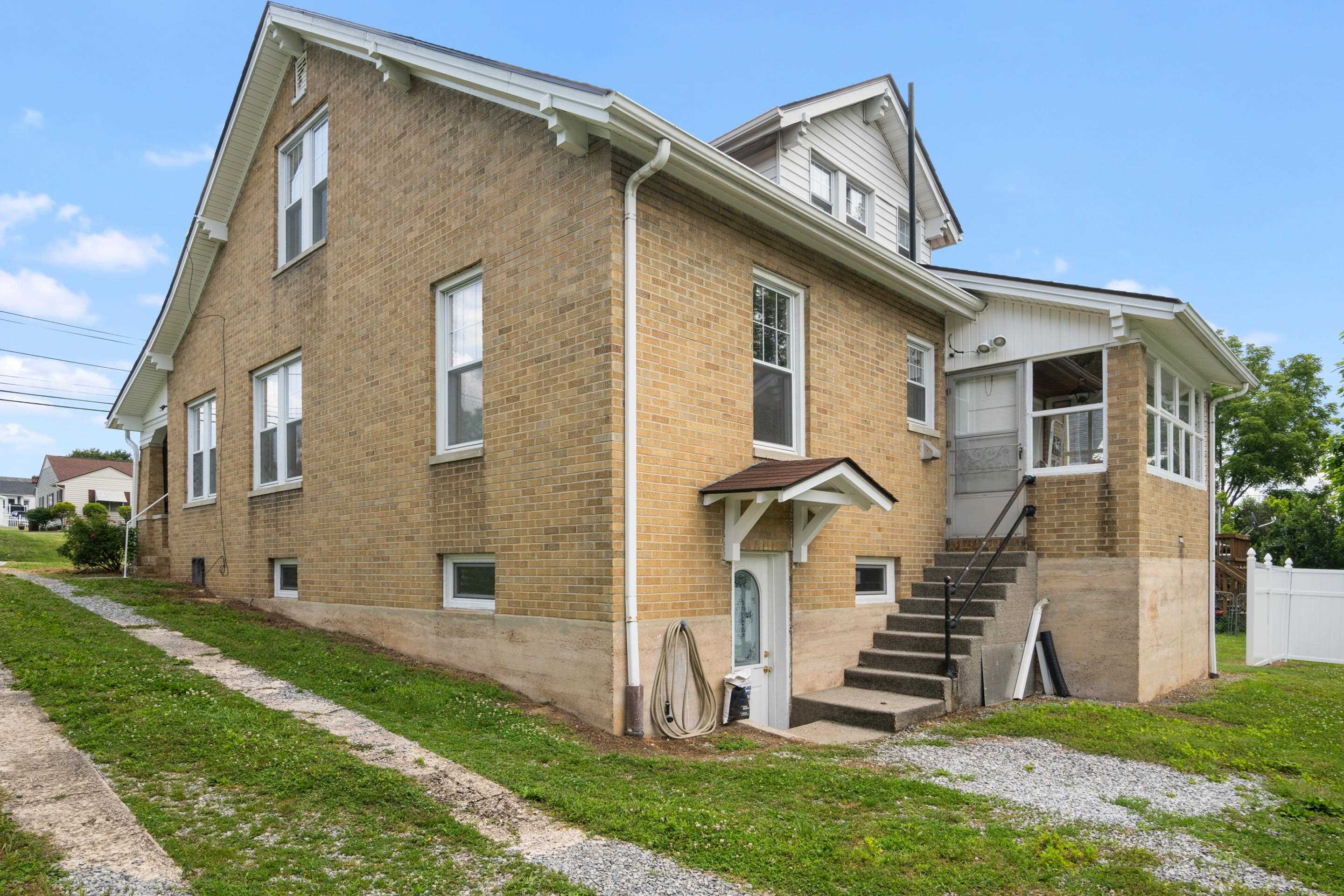 775 N 4th Street Wytheville VA 24382